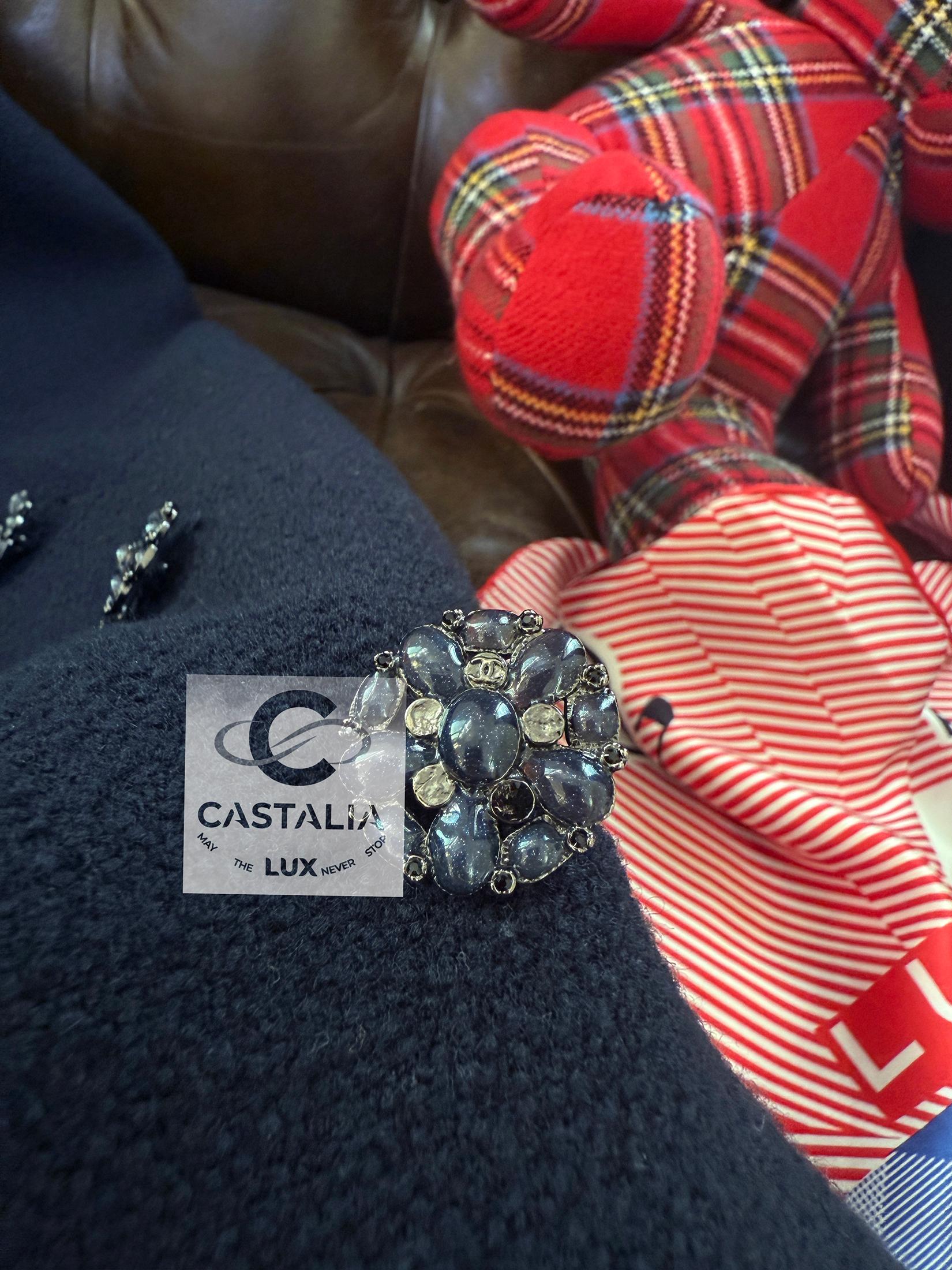 Chanel Paris / Dubai CC Gripoix Buttons Tweed Vest 46 FR For Sale 1