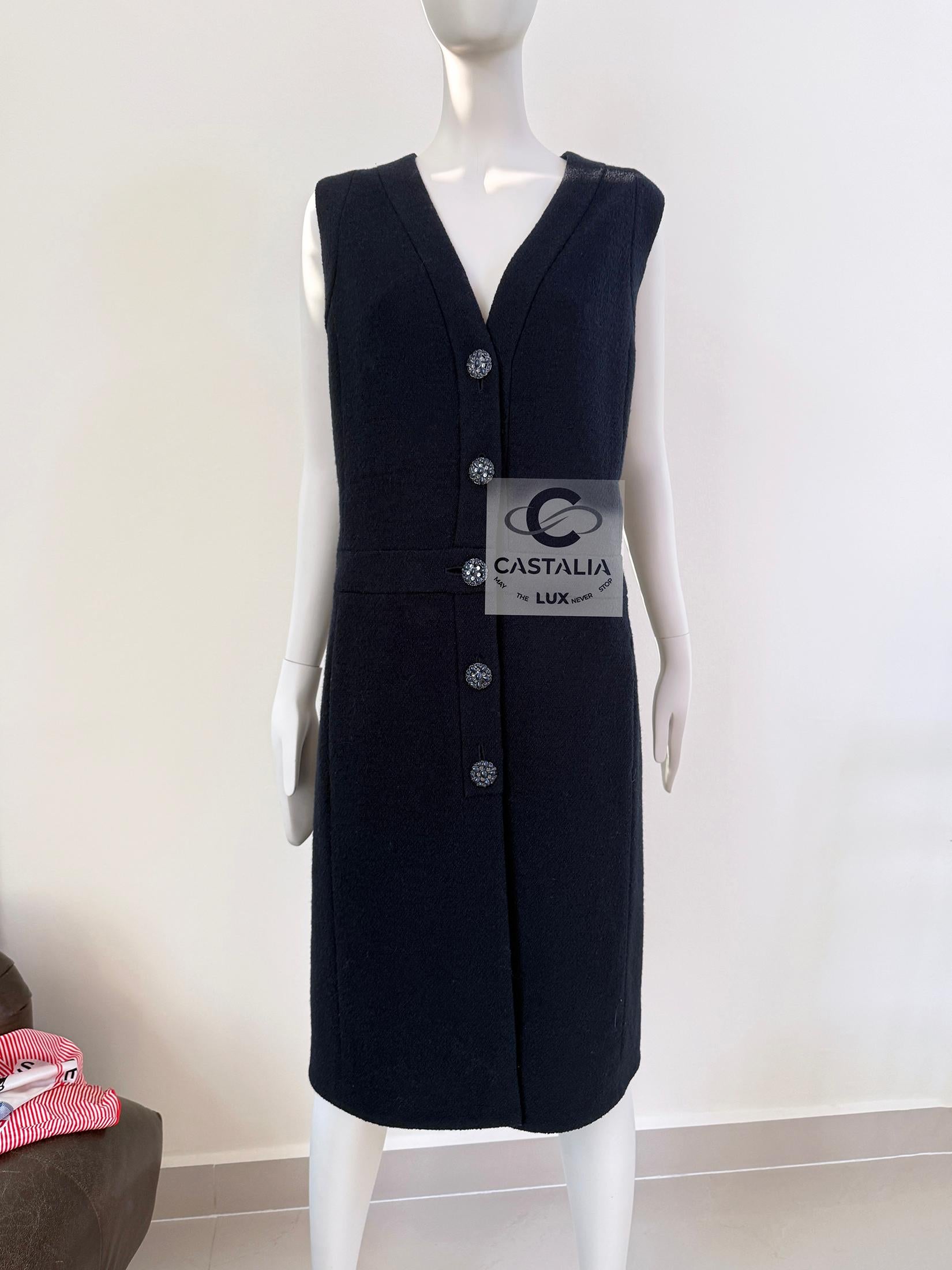 Chanel New CC Gripoix Buttons Tweed Dress 46 FR For Sale 2