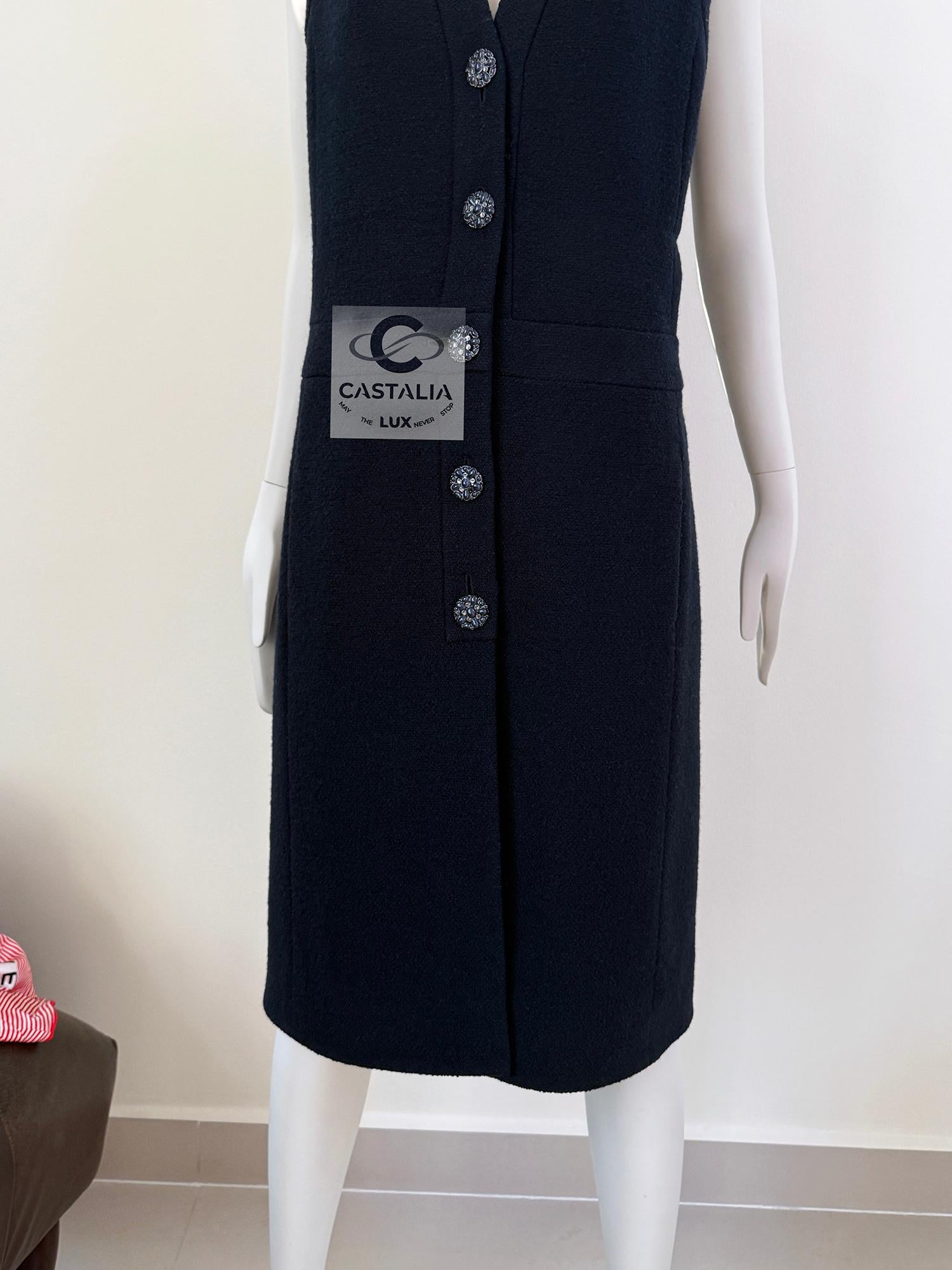 Chanel New CC Gripoix Buttons Tweed Dress 46 FR For Sale 3