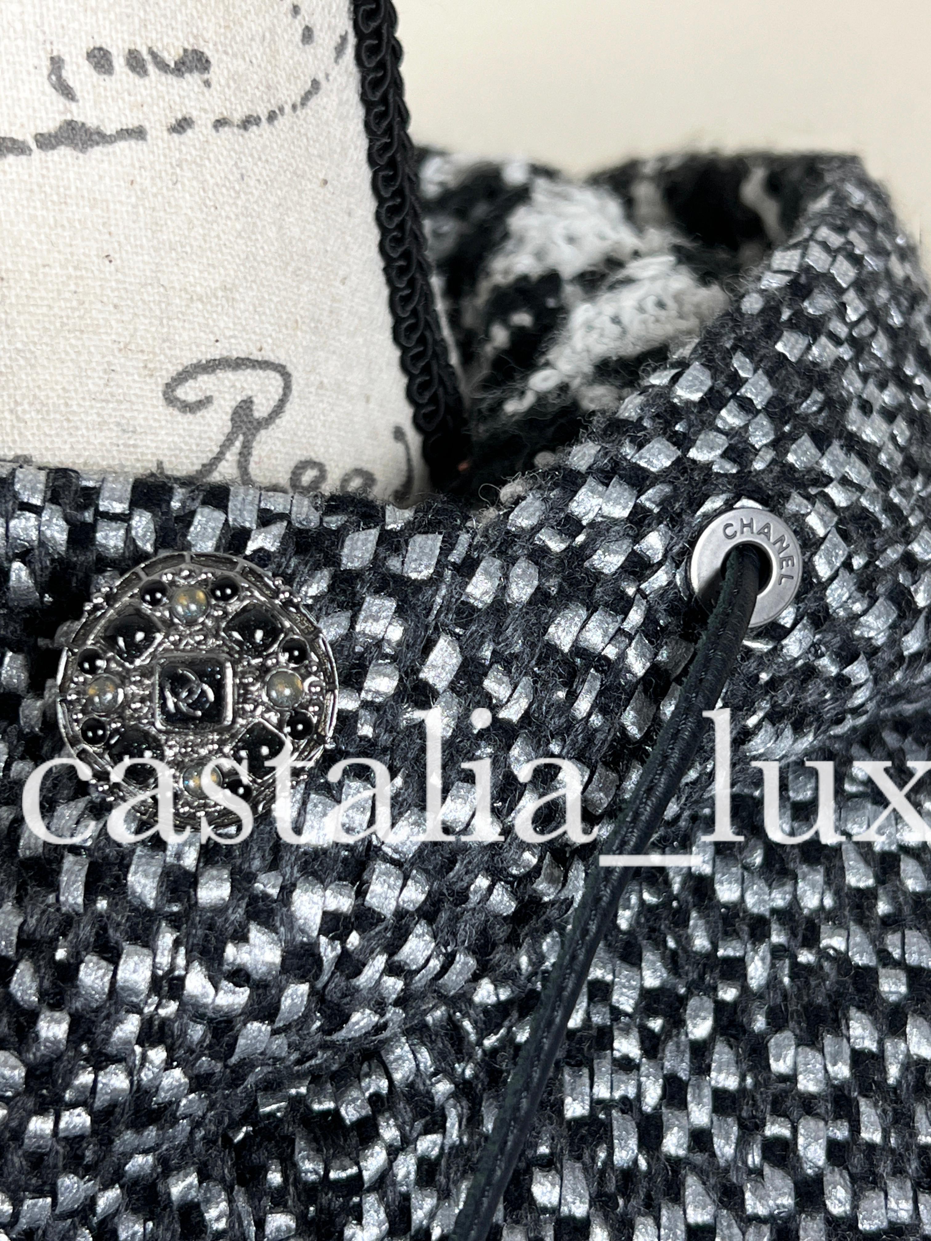 Chanel Neu CC Parka-Mantel aus Tweed mit Juwelenknöpfen und Tweed im Angebot 6