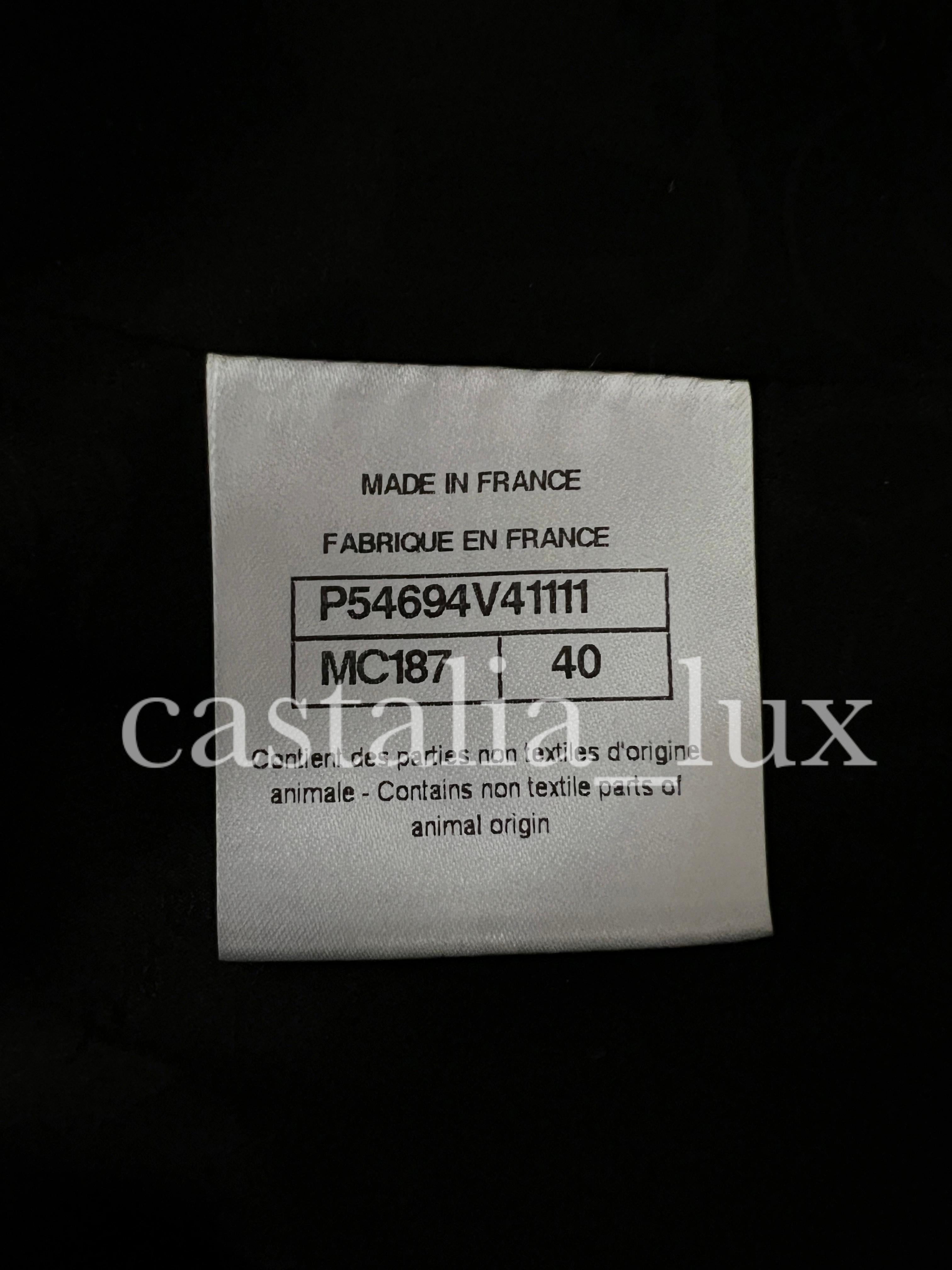 Chanel Neu CC Parka-Mantel aus Tweed mit Juwelenknöpfen und Tweed im Angebot 11