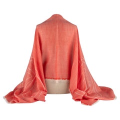 Scialle in cashmere color corallo con logo Chanel New CC