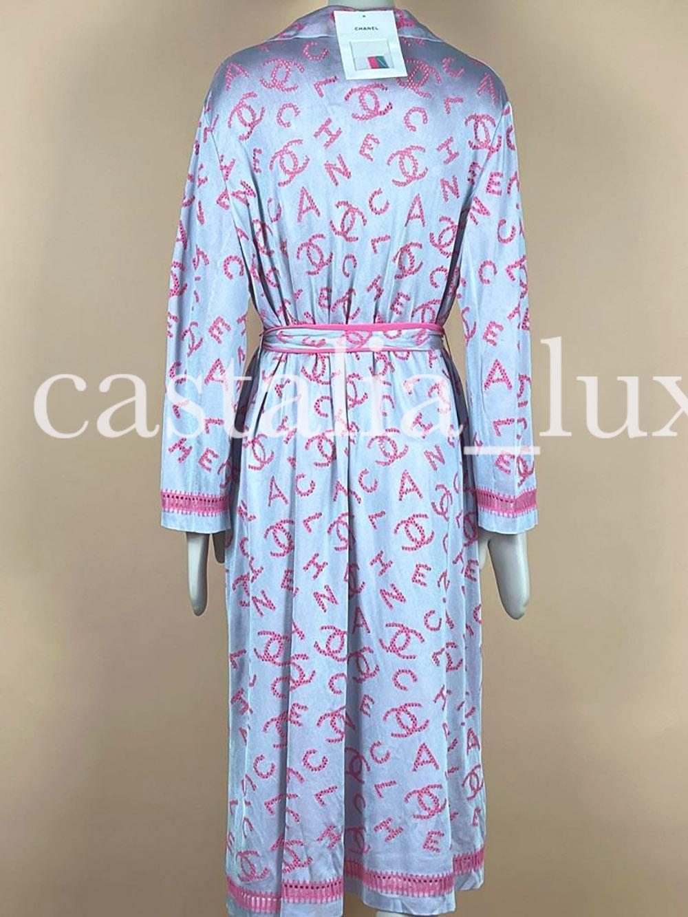 Chanel Superbe veste kimono longue avec logo CC en vente 7