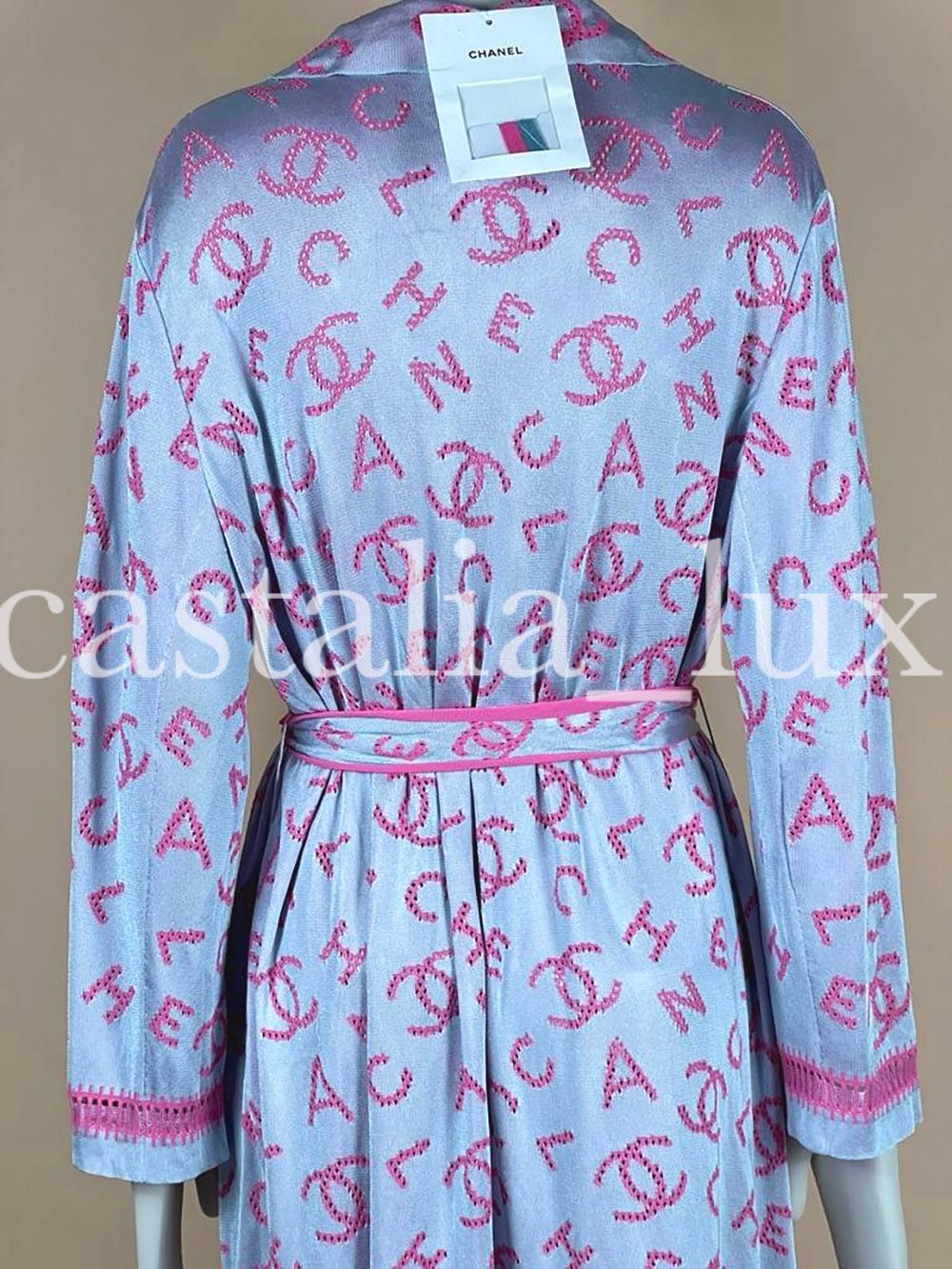 Chanel Superbe veste kimono longue avec logo CC en vente 8