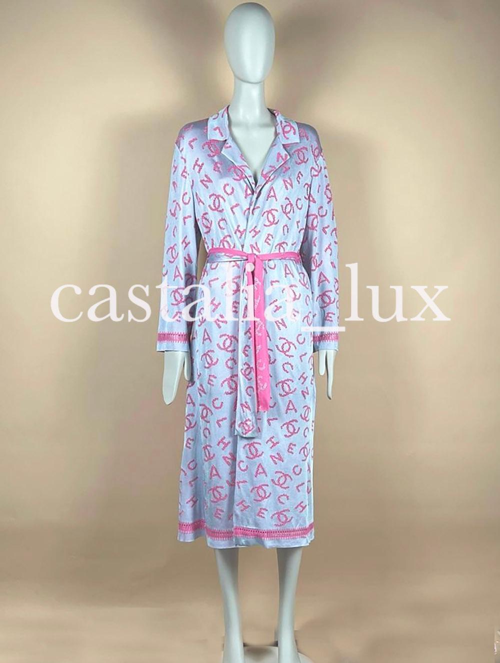 Chanel Superbe veste kimono longue avec logo CC en vente 5
