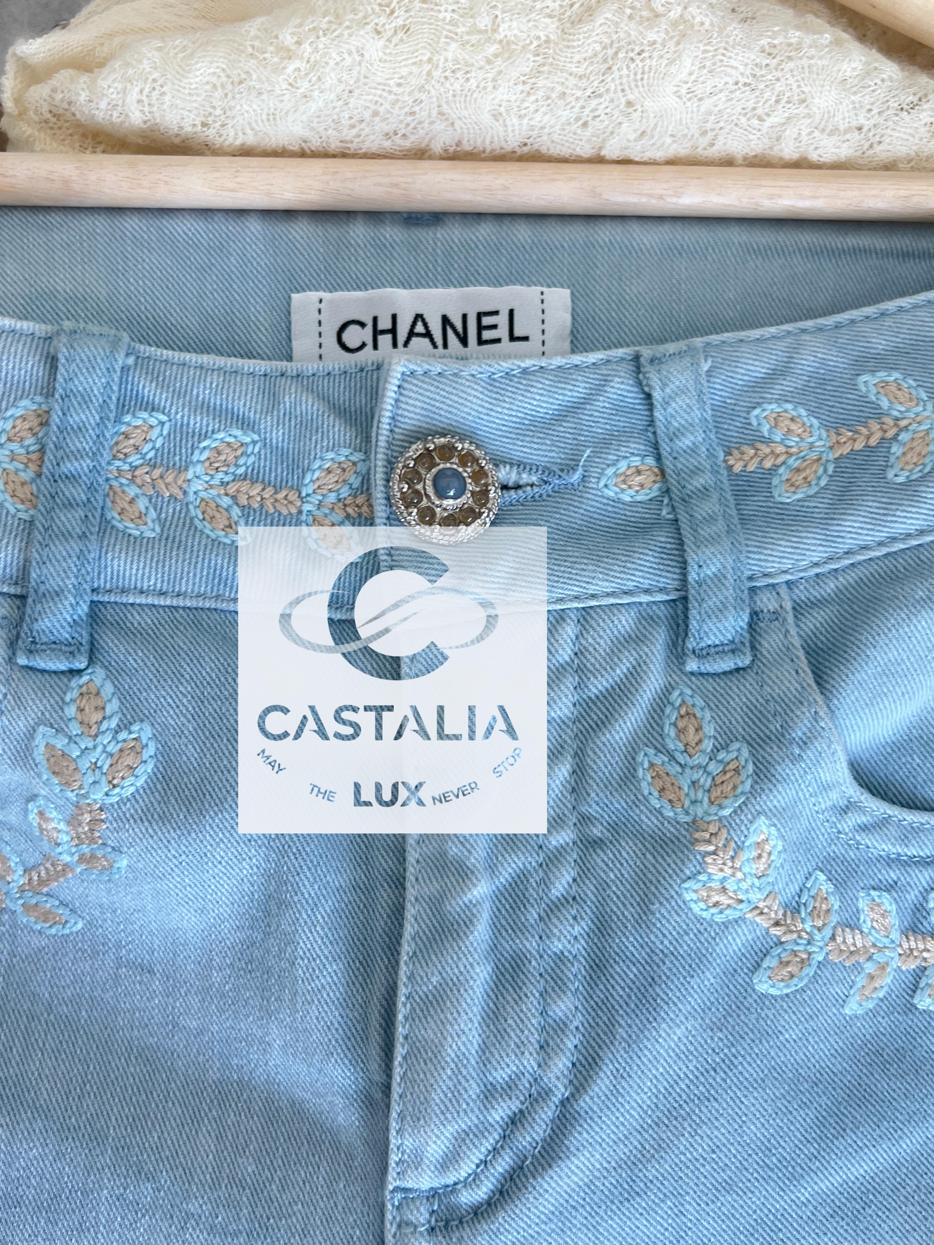 Women's or Men's Chanel New CC Logo La Riviera Collection Runway Jeans 34 FR For Sale