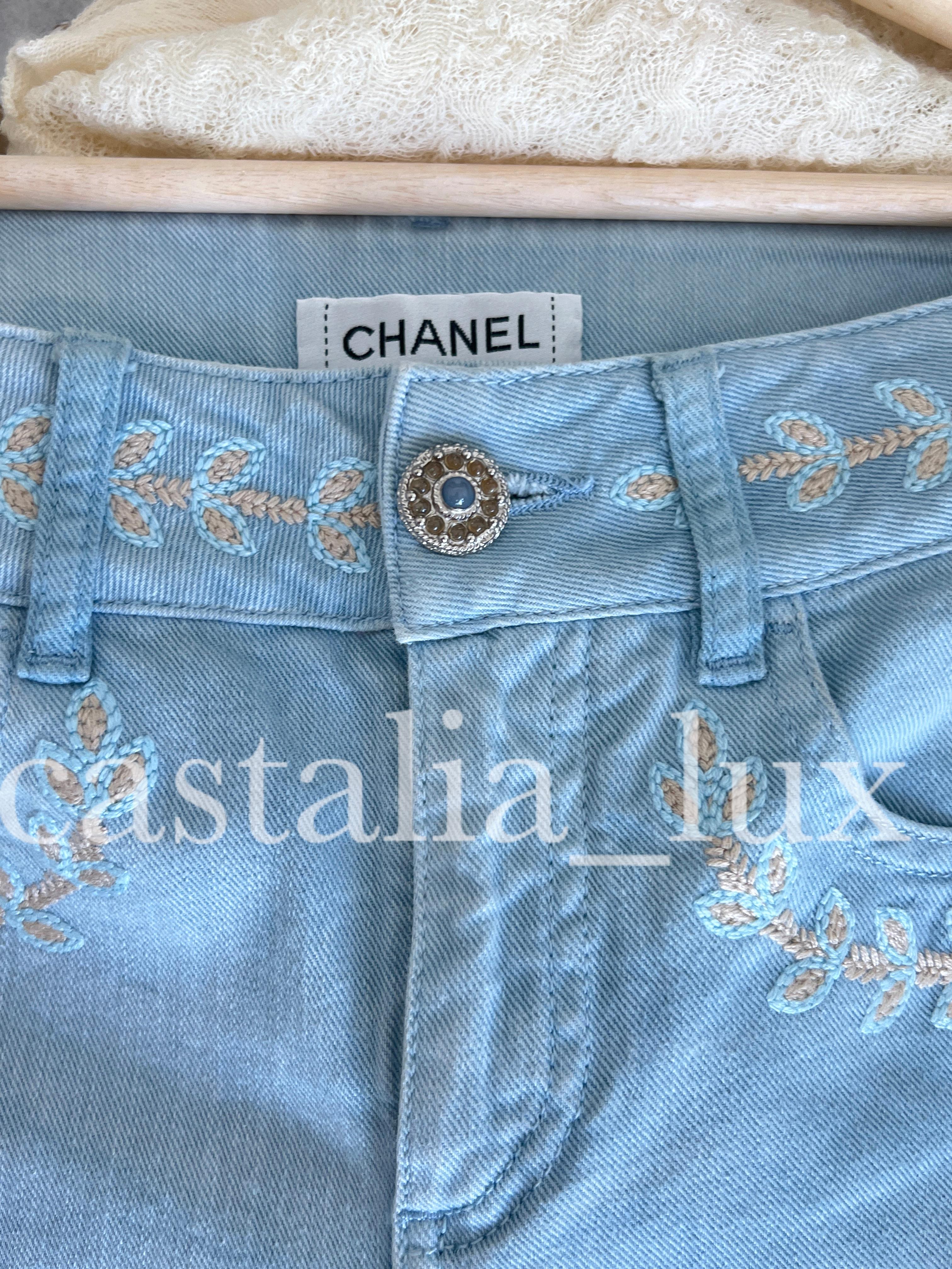 Chanel Neue CC Logo La Riviera Kollektion Laufsteg-Jeans mit Logo im Angebot 7