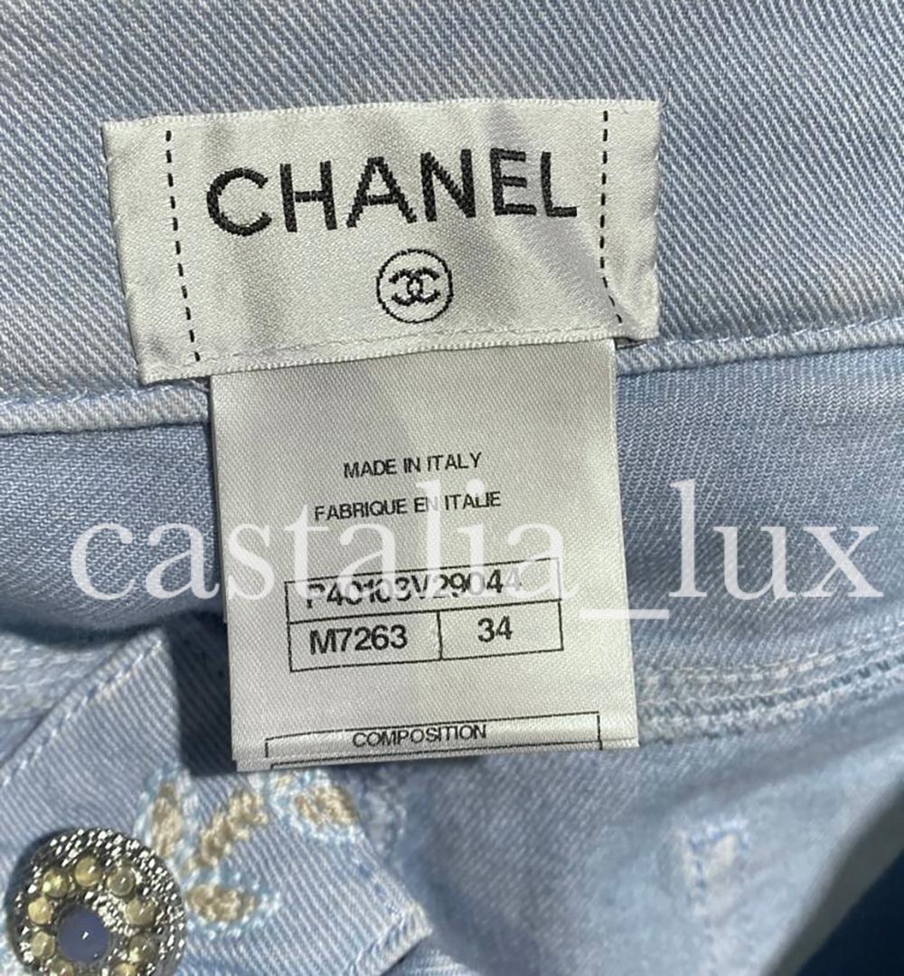 Chanel Neue CC Logo La Riviera Kollektion Laufsteg-Jeans mit Logo im Angebot 9