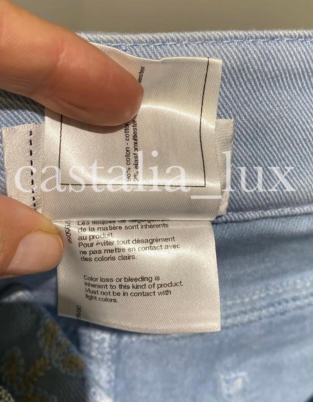 Chanel Neue CC Logo La Riviera Kollektion Laufsteg-Jeans mit Logo im Angebot 10