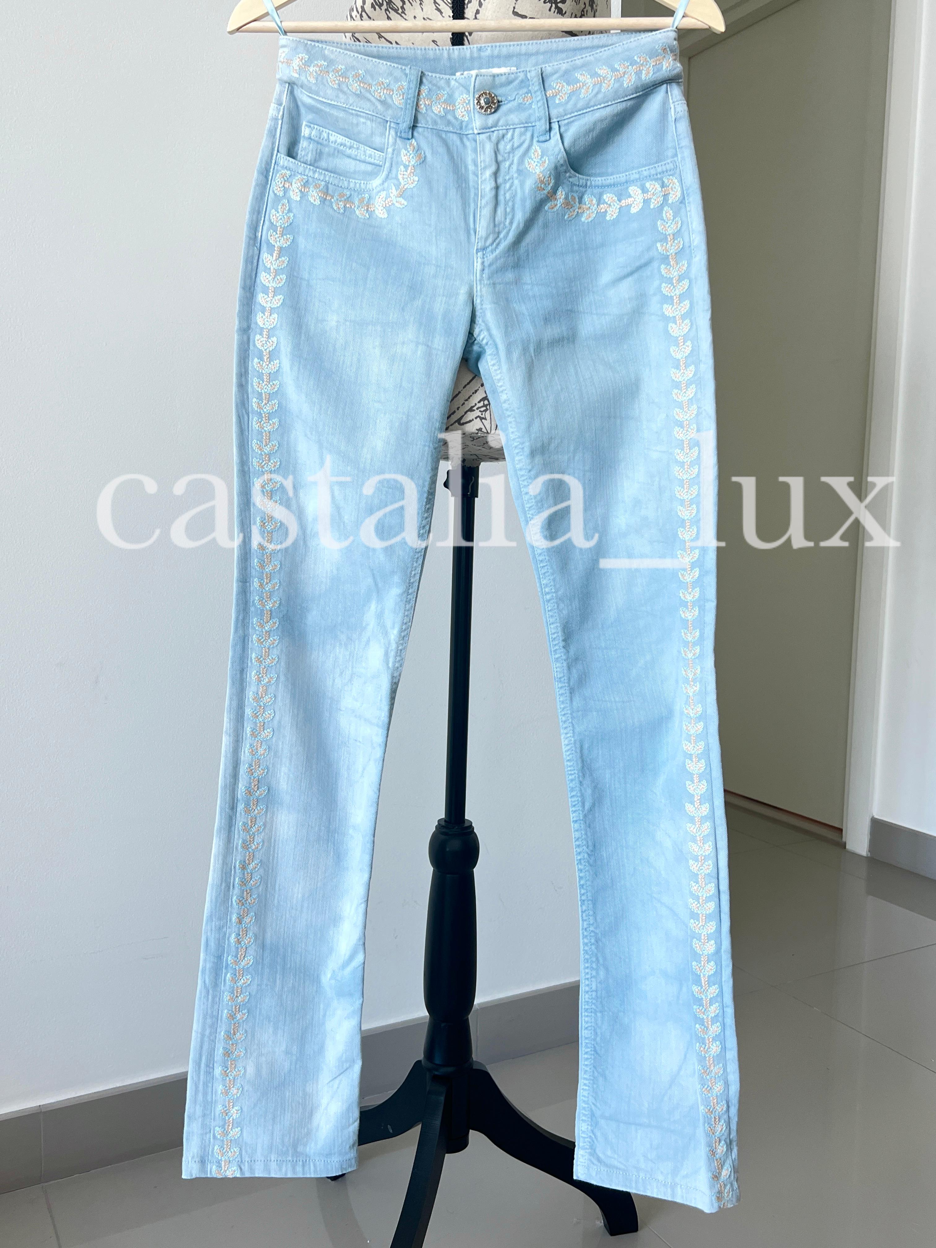 Chanel New CC Logo La Riviera Collection Runway Jeans In New Condition In Dubai, AE