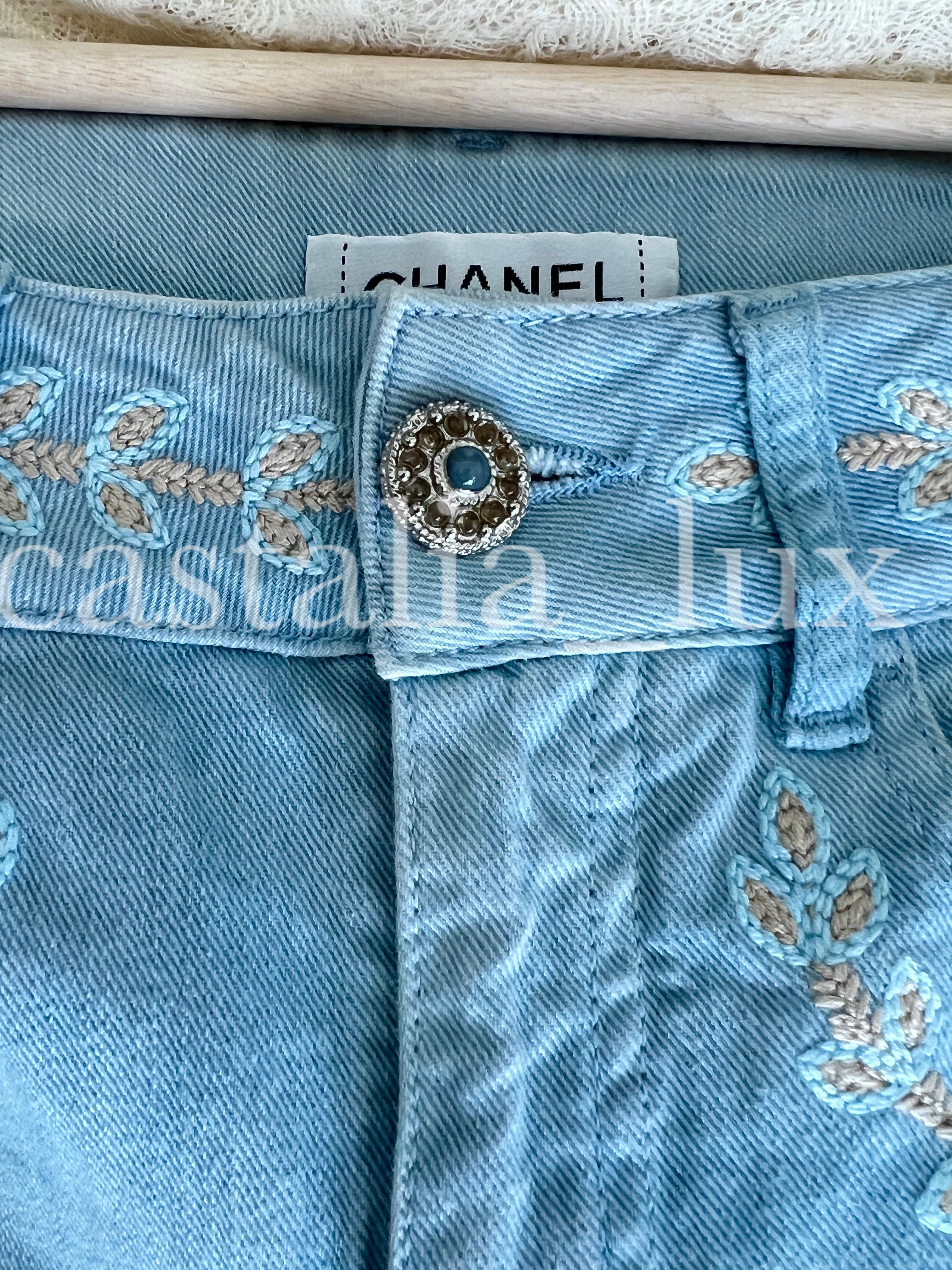 Chanel Neue CC Logo La Riviera Kollektion Laufsteg-Jeans mit Logo im Angebot 1