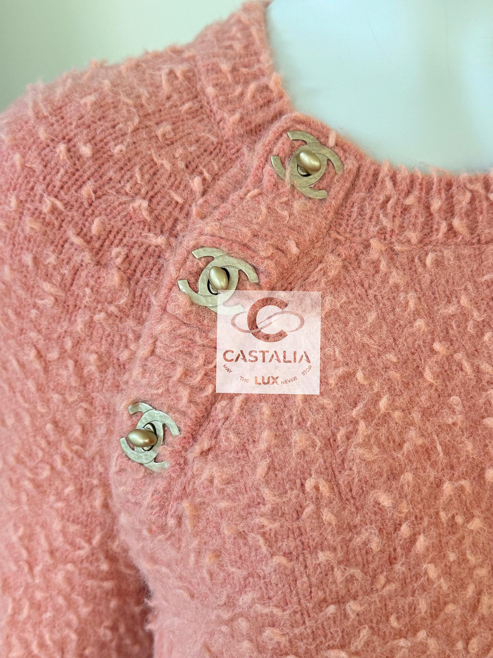 Chanel New CC Turnlock Peach Alpaca Jumper 34 FR In New Condition For Sale In Dubai, AE
