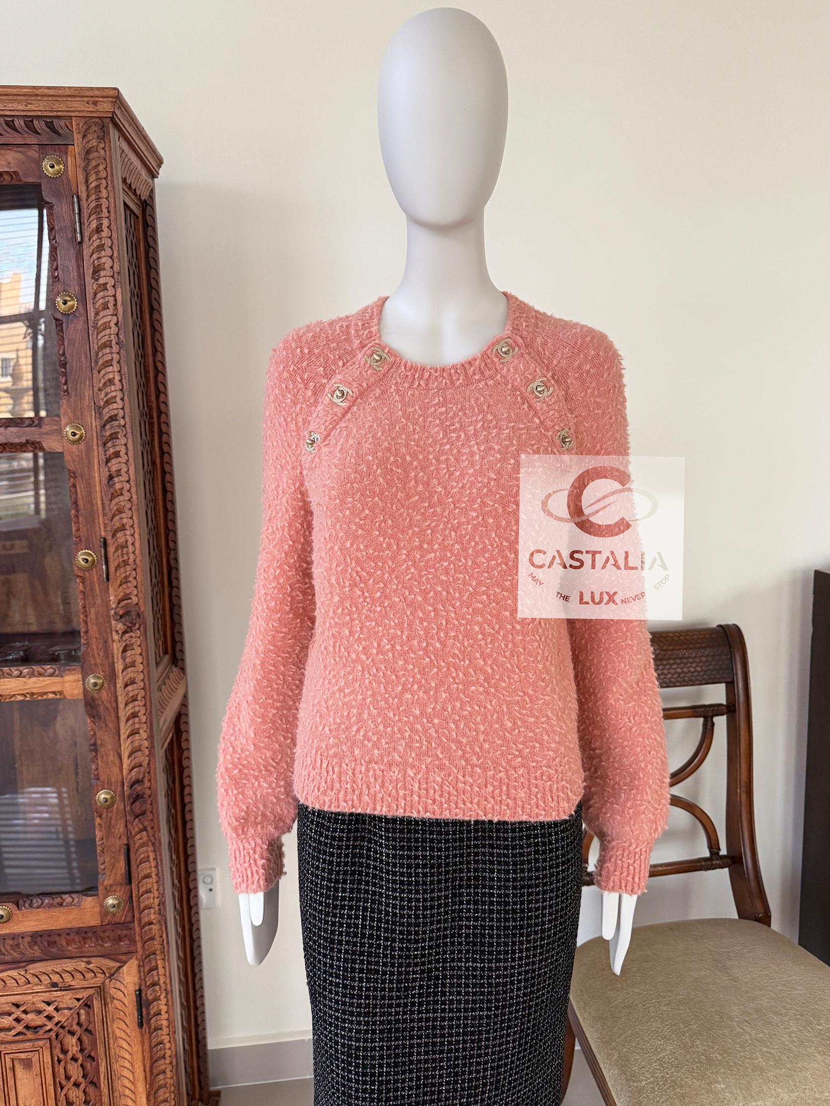 Women's or Men's Chanel New CC Turnlock Peach Alpaca Jumper 34 FR For Sale