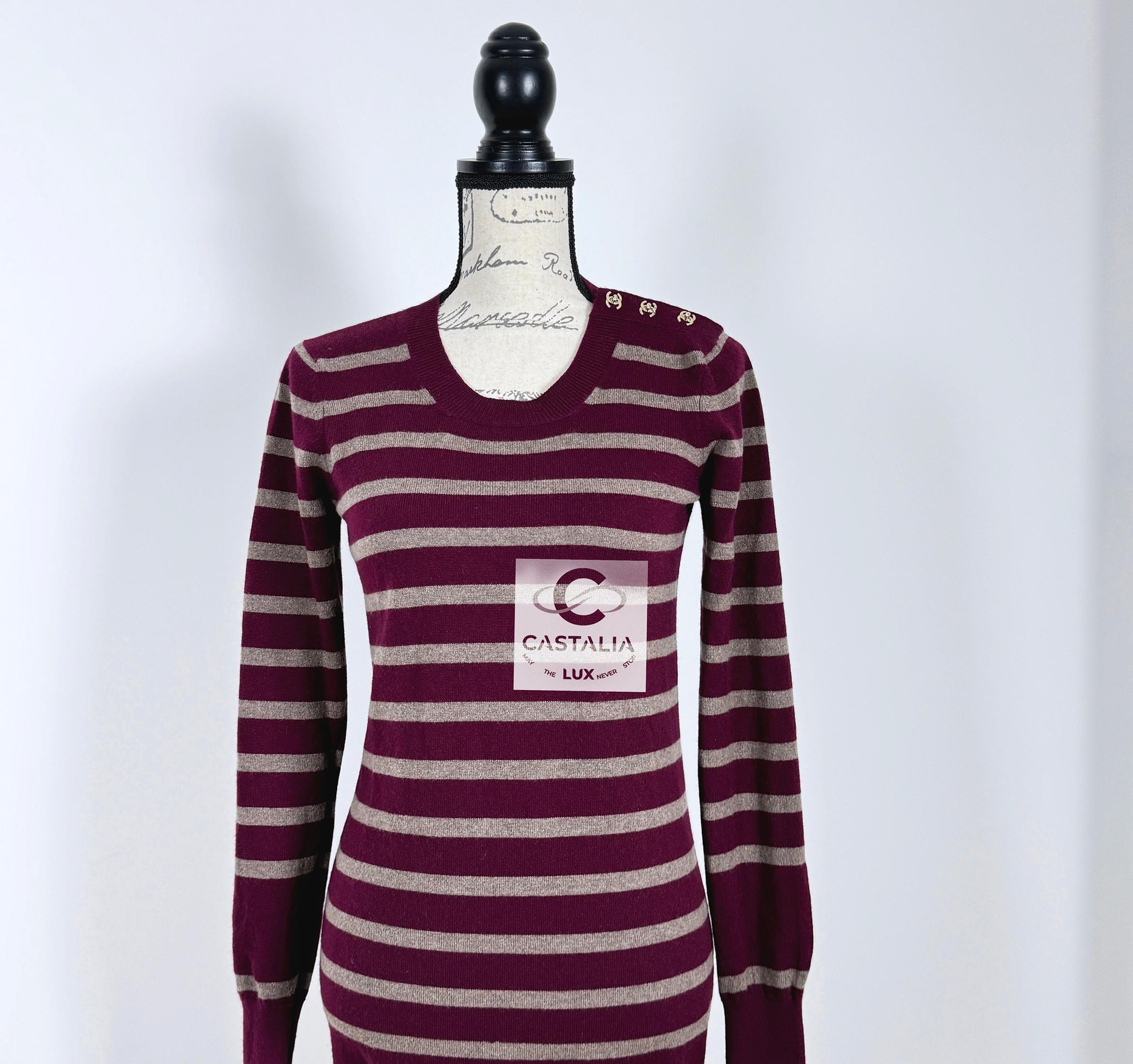 Women's or Men's Chanel New CC Turnlocks Burgundy Cashmere Jumper 36 FR For Sale