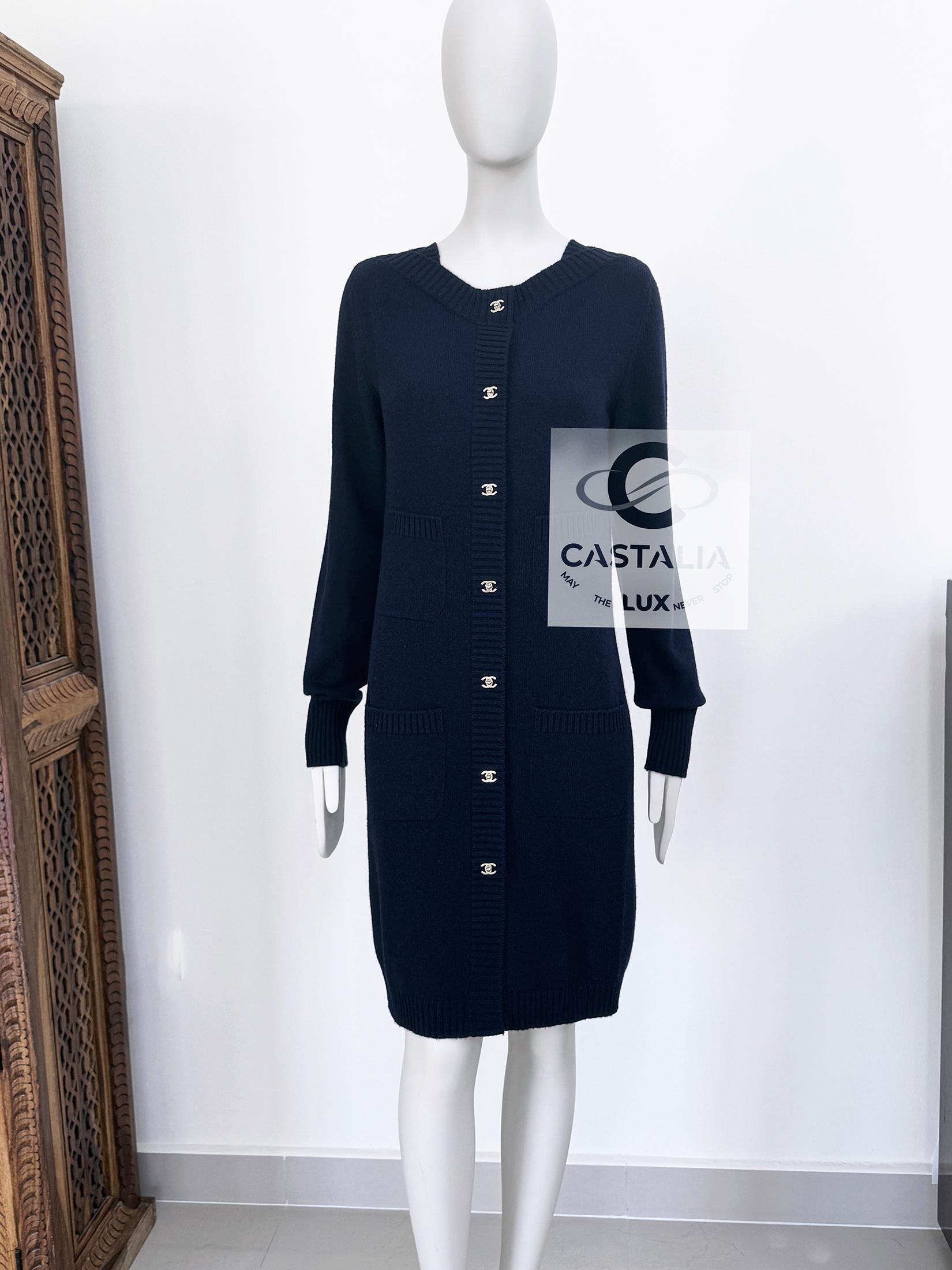 Chanel New CC Turnlocks Cashmere Cardigan 38 FR In New Condition In Dubai, AE