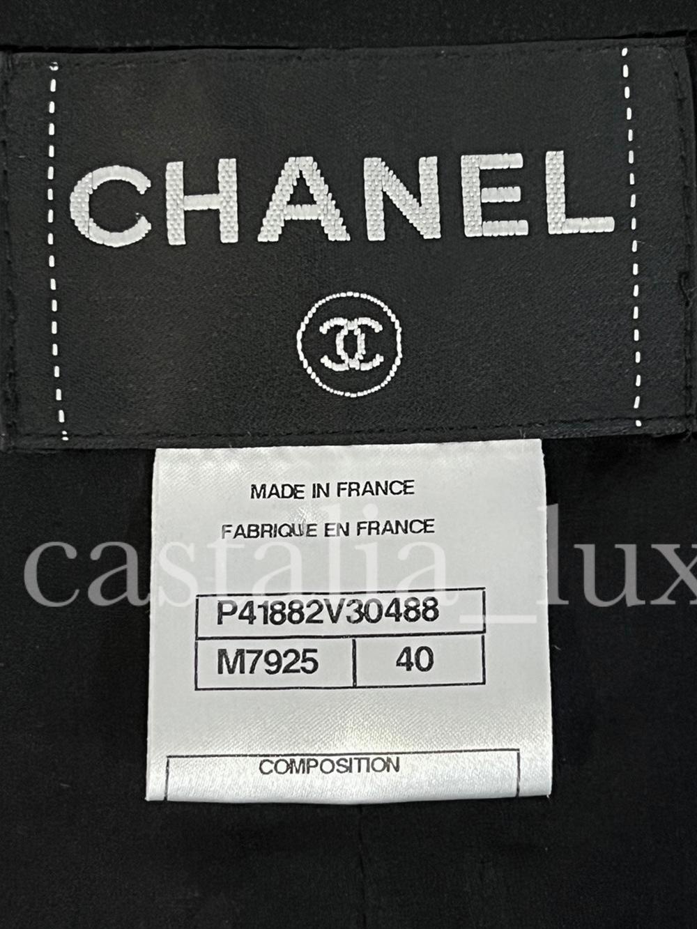 Chanel New Chain Link Trim Black Tweed Jacket (Veste en tweed noir avec bordures en maillons de chaîne) en vente 7