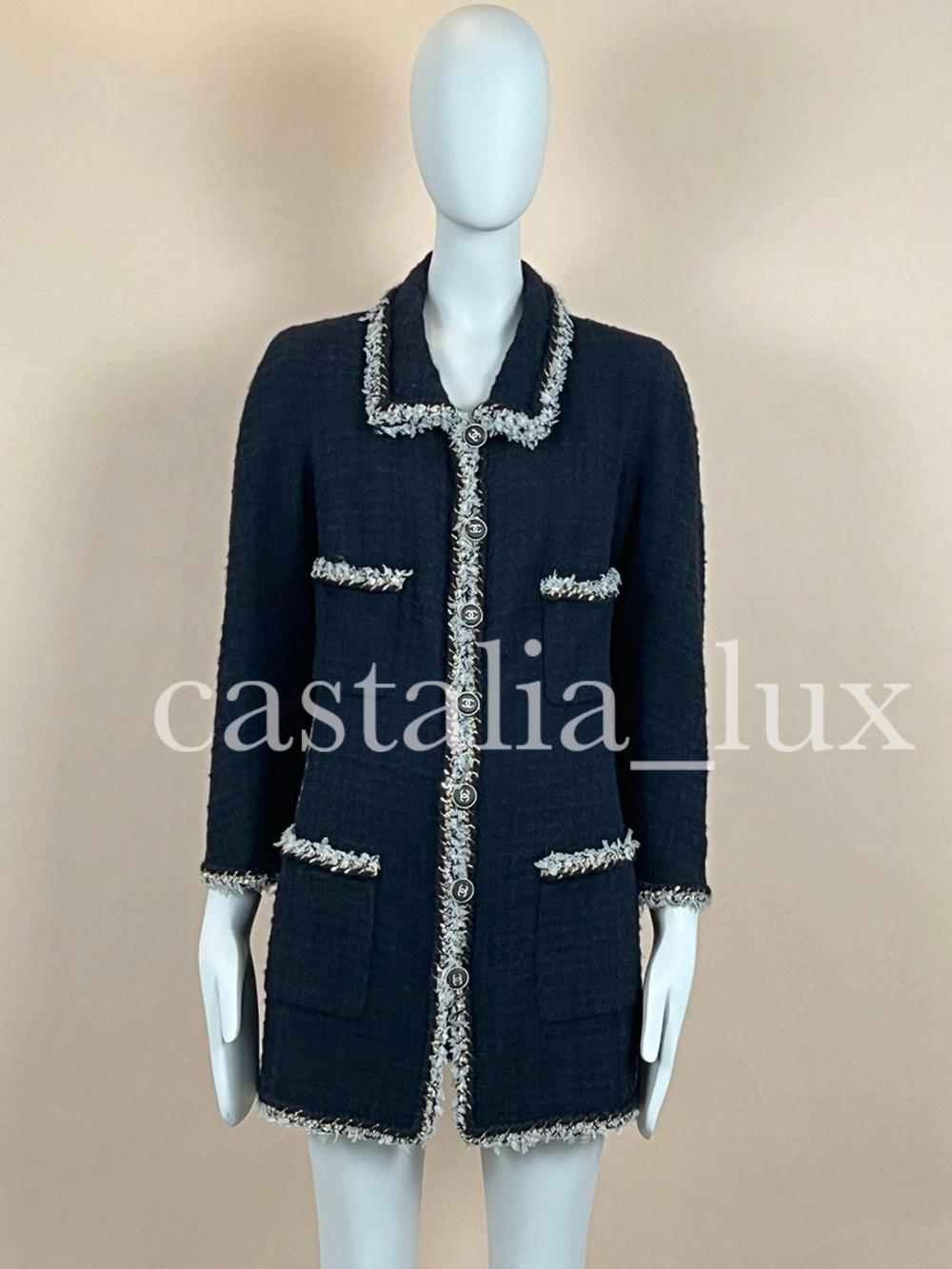 Chanel New Chain Link Trim Black Tweed Jacket In Excellent Condition For Sale In Dubai, AE