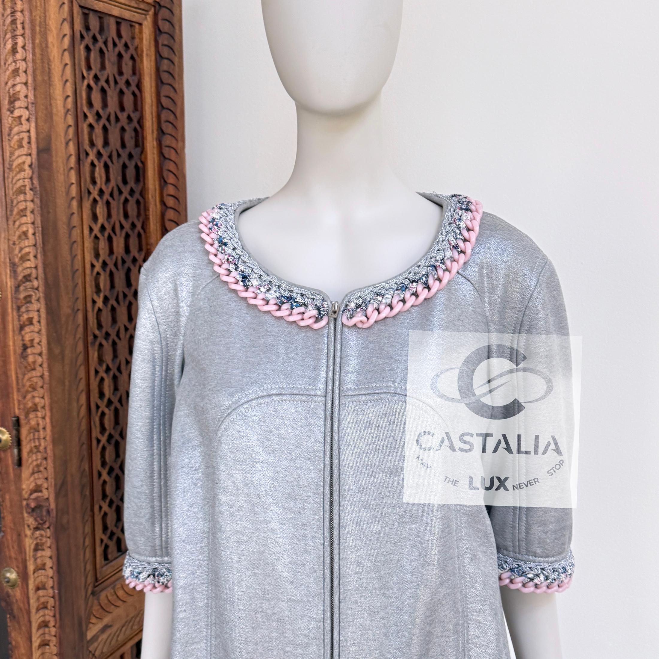 Chanel New Chain Link Trim Shimmer Grey Jacket 40 FR In condizioni Nuovo a Dubai, AE