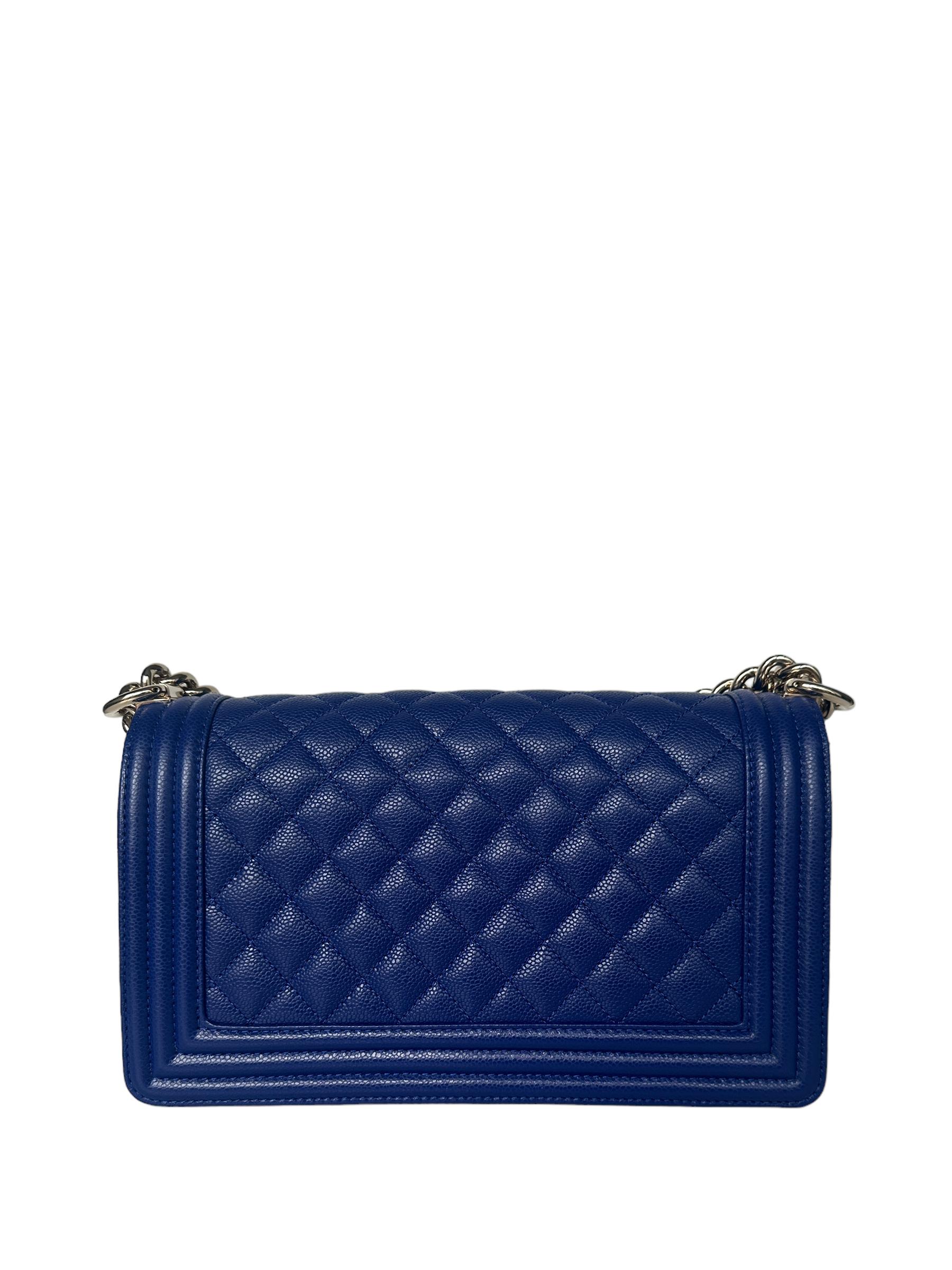 Chanel NEW Cobalt Blue Caviar Leather Quilted Medium Boy Bag   

Made In: Italy
Color: Blue
Hardware: Pale goldtone
Materials: Caviar leather
Lining: Leather
Closure/Opening: Flap top with pushlock
Exterior Pockets: None
Interior Pockets: One wall