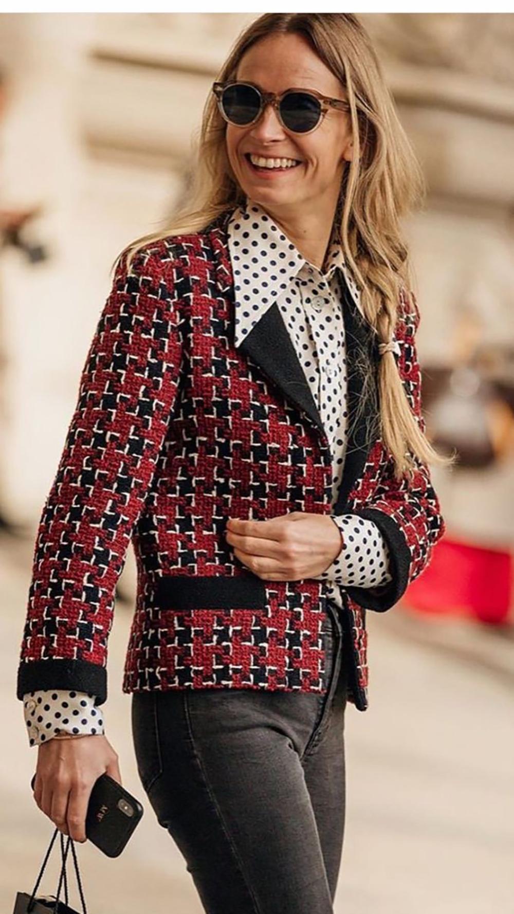 CHANEL Coco Chanel Brasserie Nueva Chaqueta de tweed burdeos 42 FR en venta 15