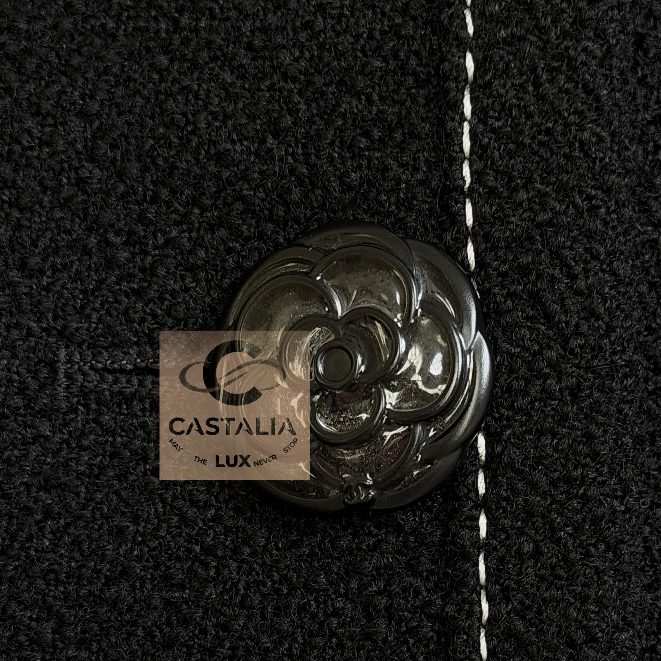 CHANEL New COCO Brasserie Timeless Black Tweed Jacket 36 FR en vente 9