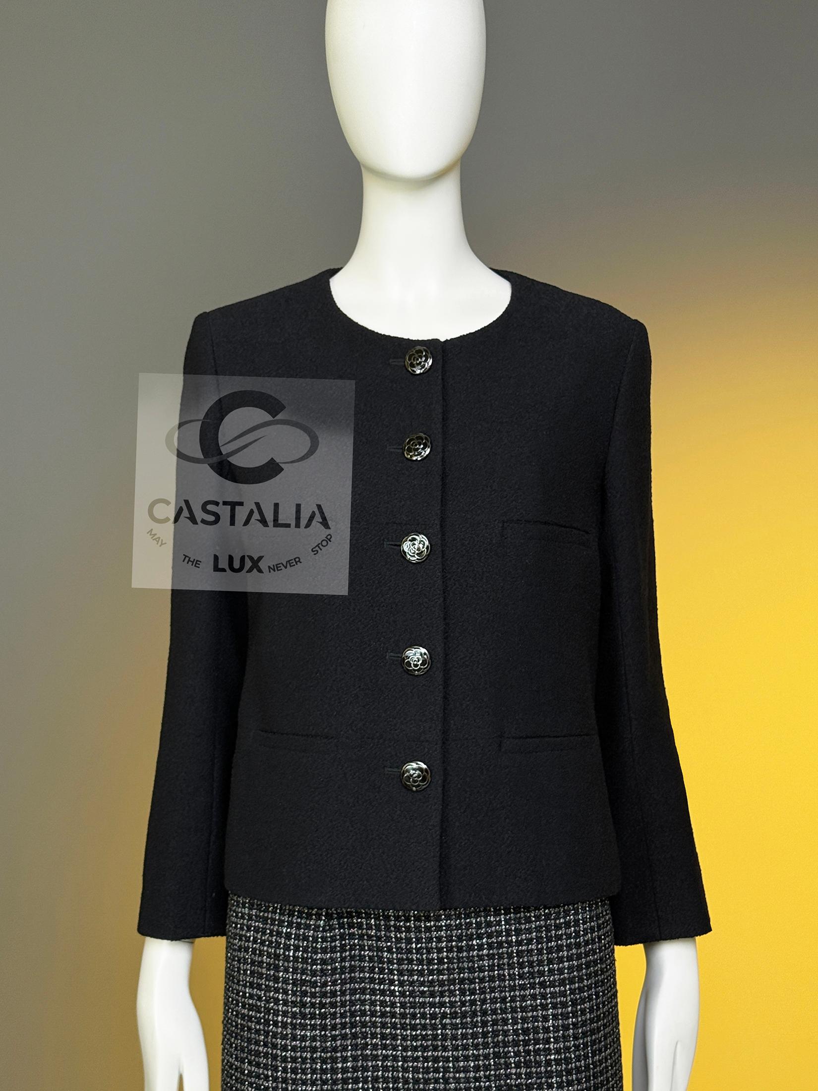 Women's or Men's Chanel New Coco Brasserie Timeless Black Tweed Jacket 40 FR For Sale