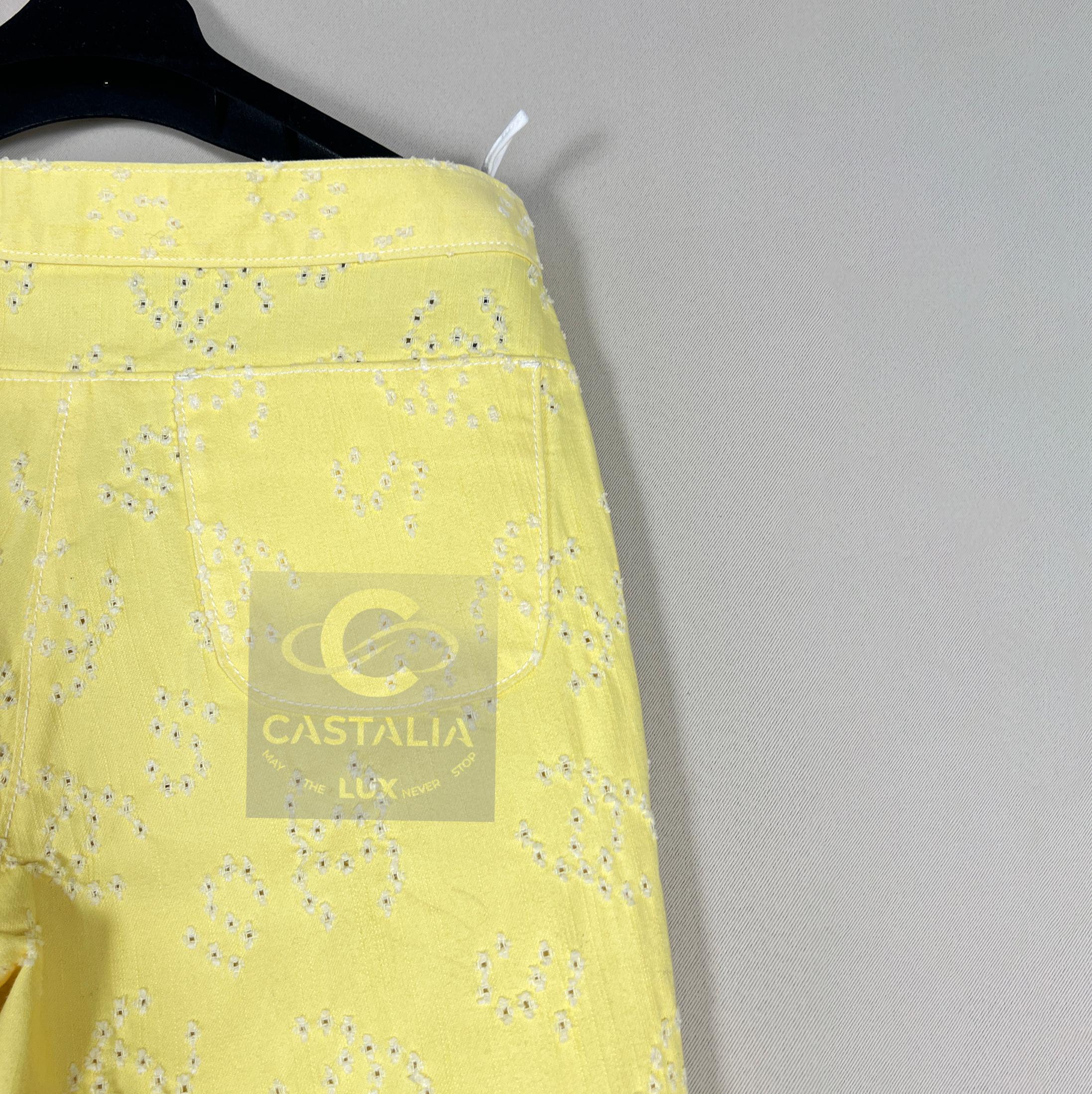 Chanel - Short en jean jaune avec logo CC, neuf, 36 FR en vente 5