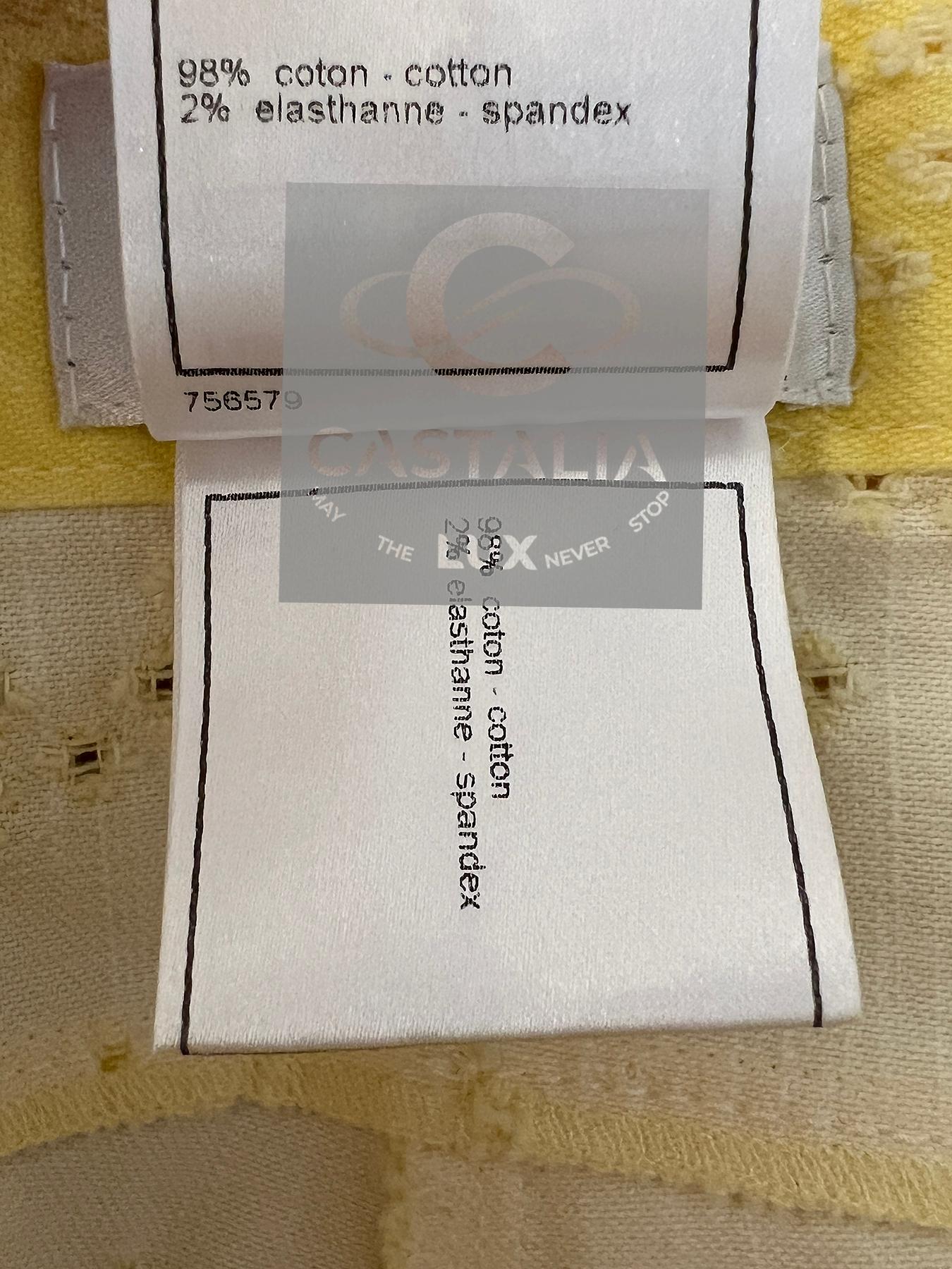 Chanel - Short en jean jaune avec logo CC, neuf, 36 FR en vente 7