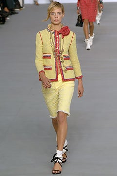 CHANEL New Collectors CC Logo Yellow Denim Shorts 36 FR