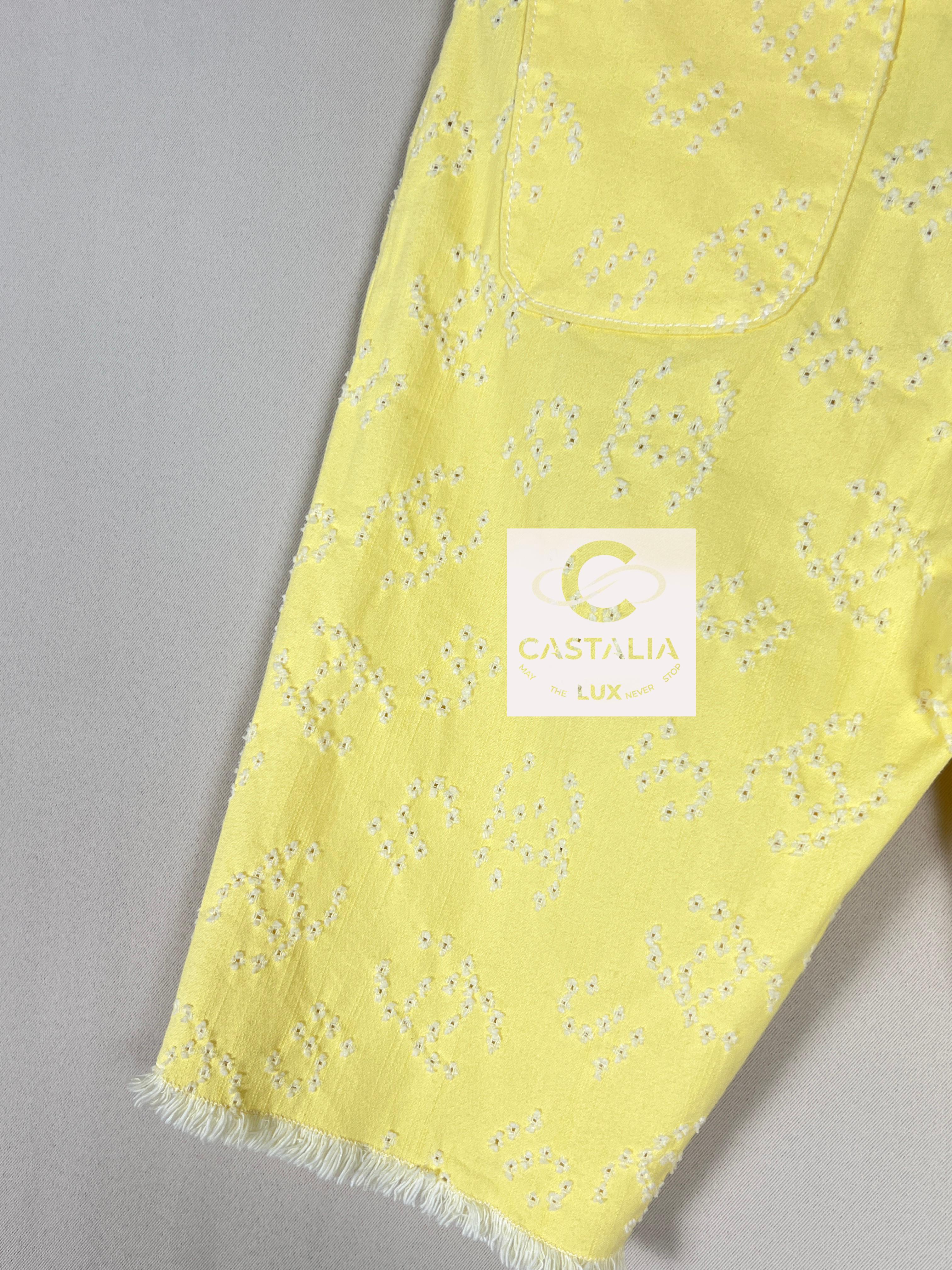 Chanel - Short en jean jaune avec logo CC, neuf, 36 FR en vente 3