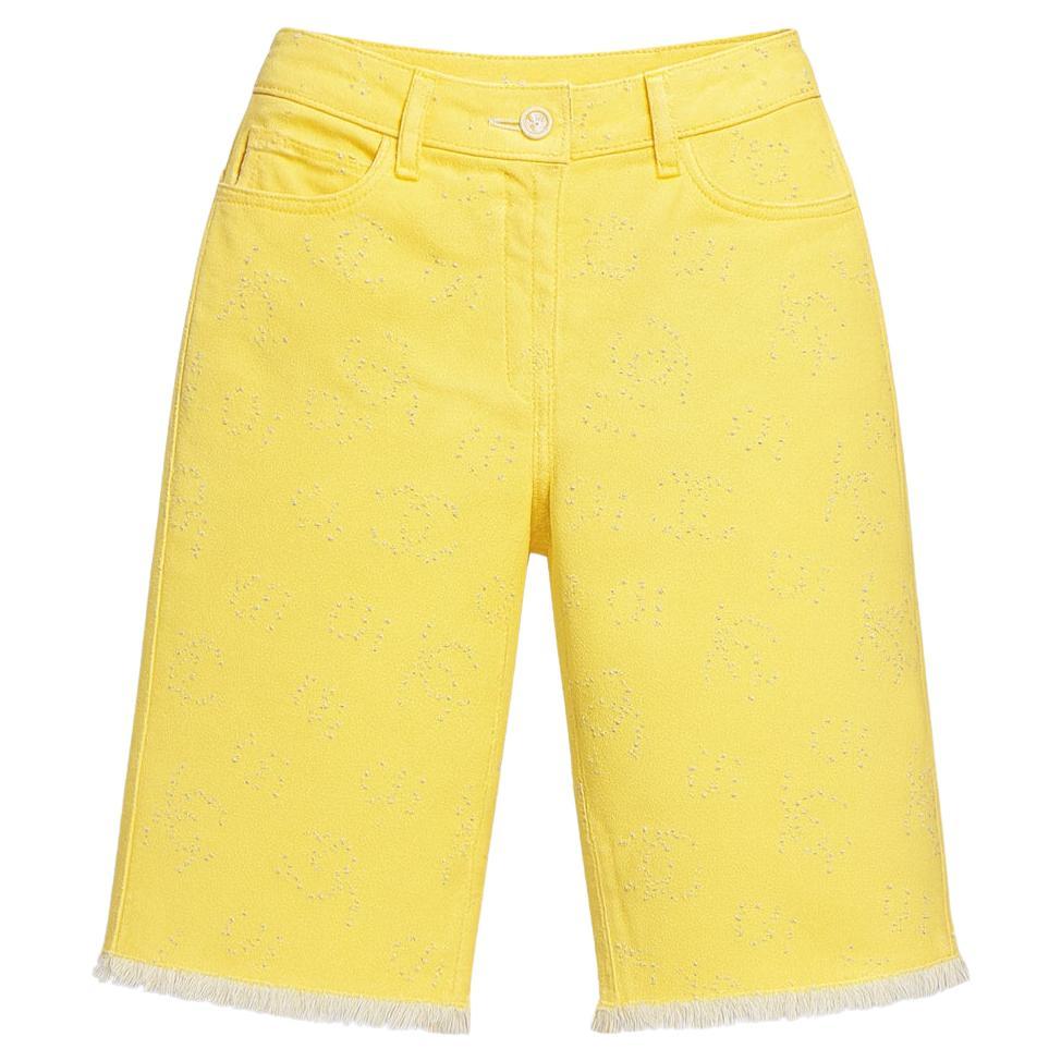 CHANEL New Collectors CC Logo Yellow Denim Shorts 36 FR