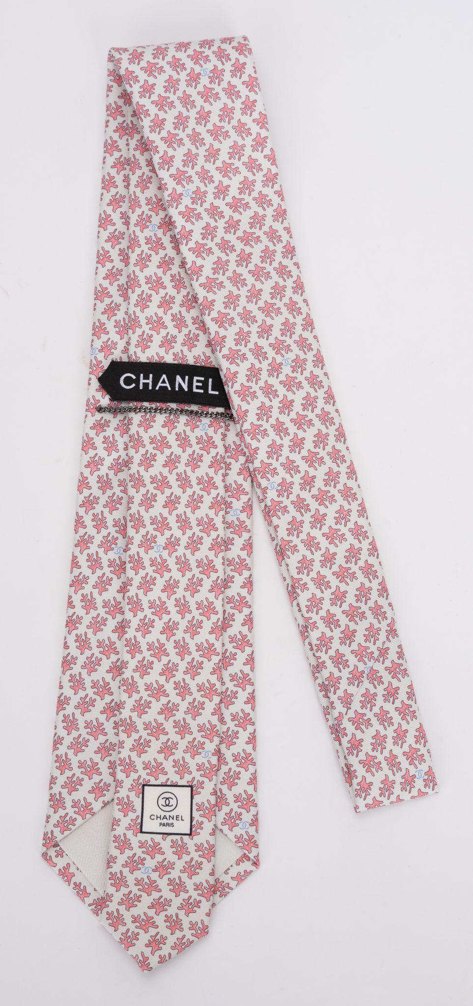 Chanel New Coral Branch Seidenkrawatte Herren im Angebot