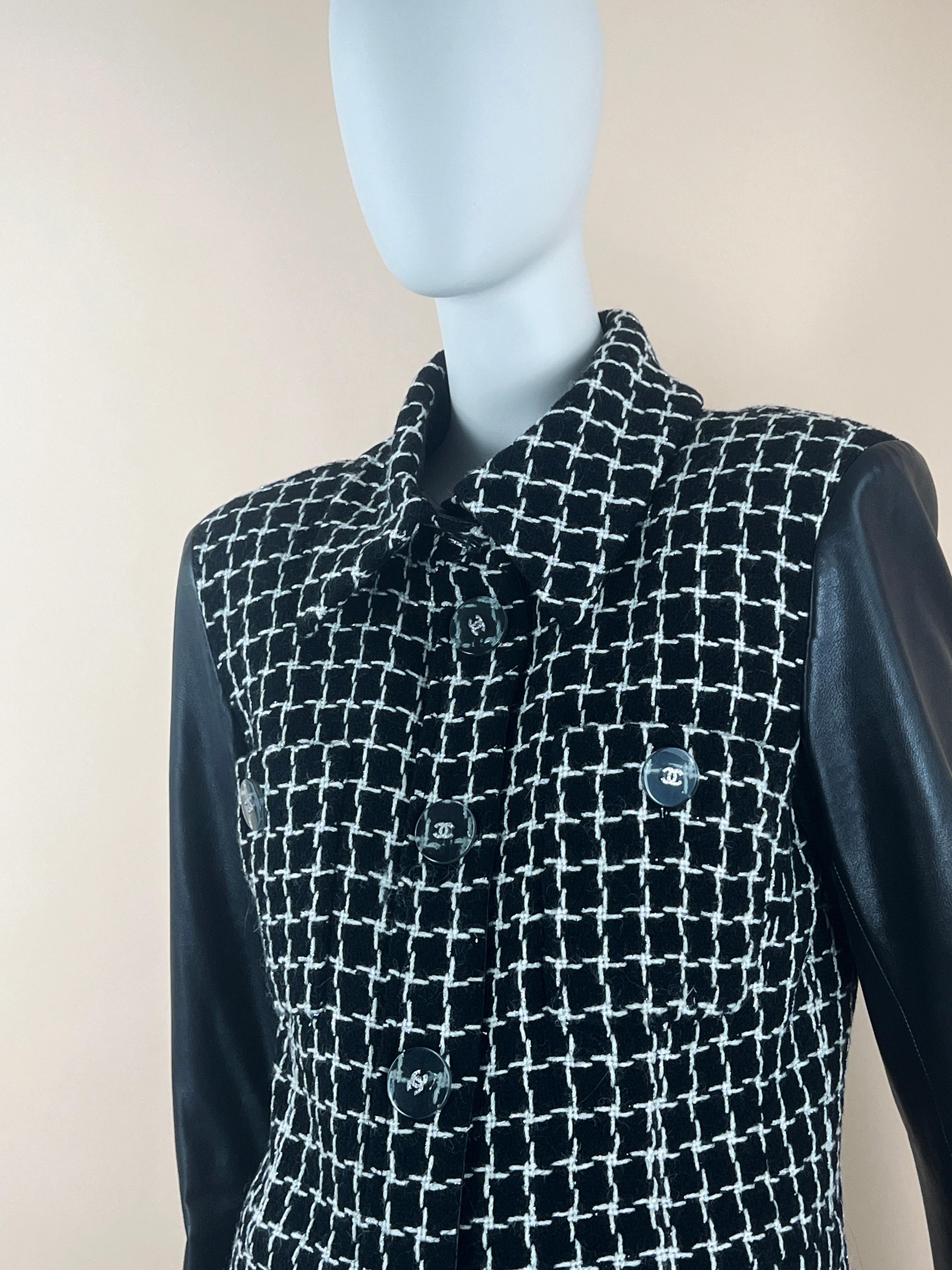 Chanel New Cosmopolite Lesage Tweed Jacket en vente 5