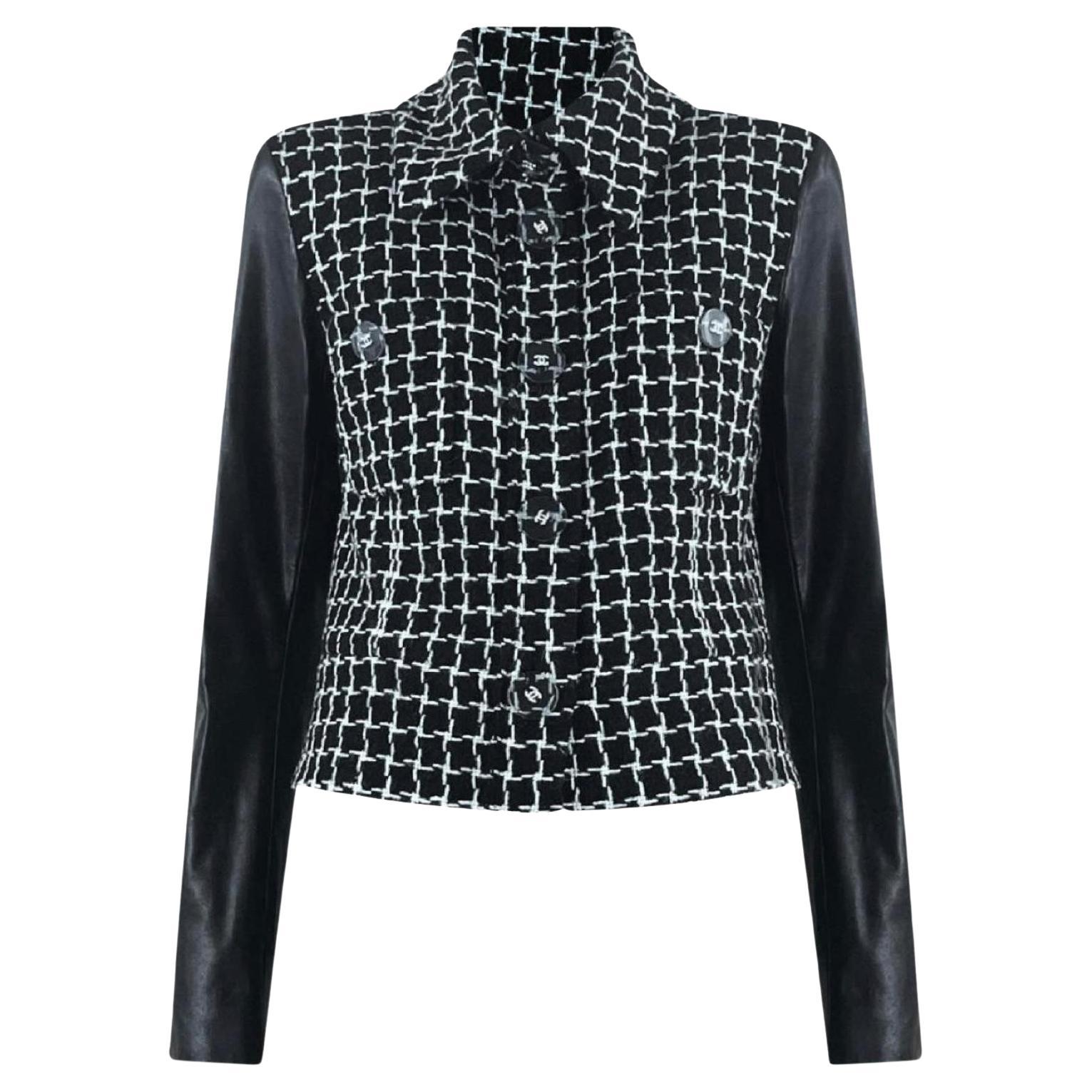 Chanel New Cosmopolite Lesage Tweed Jacket en vente