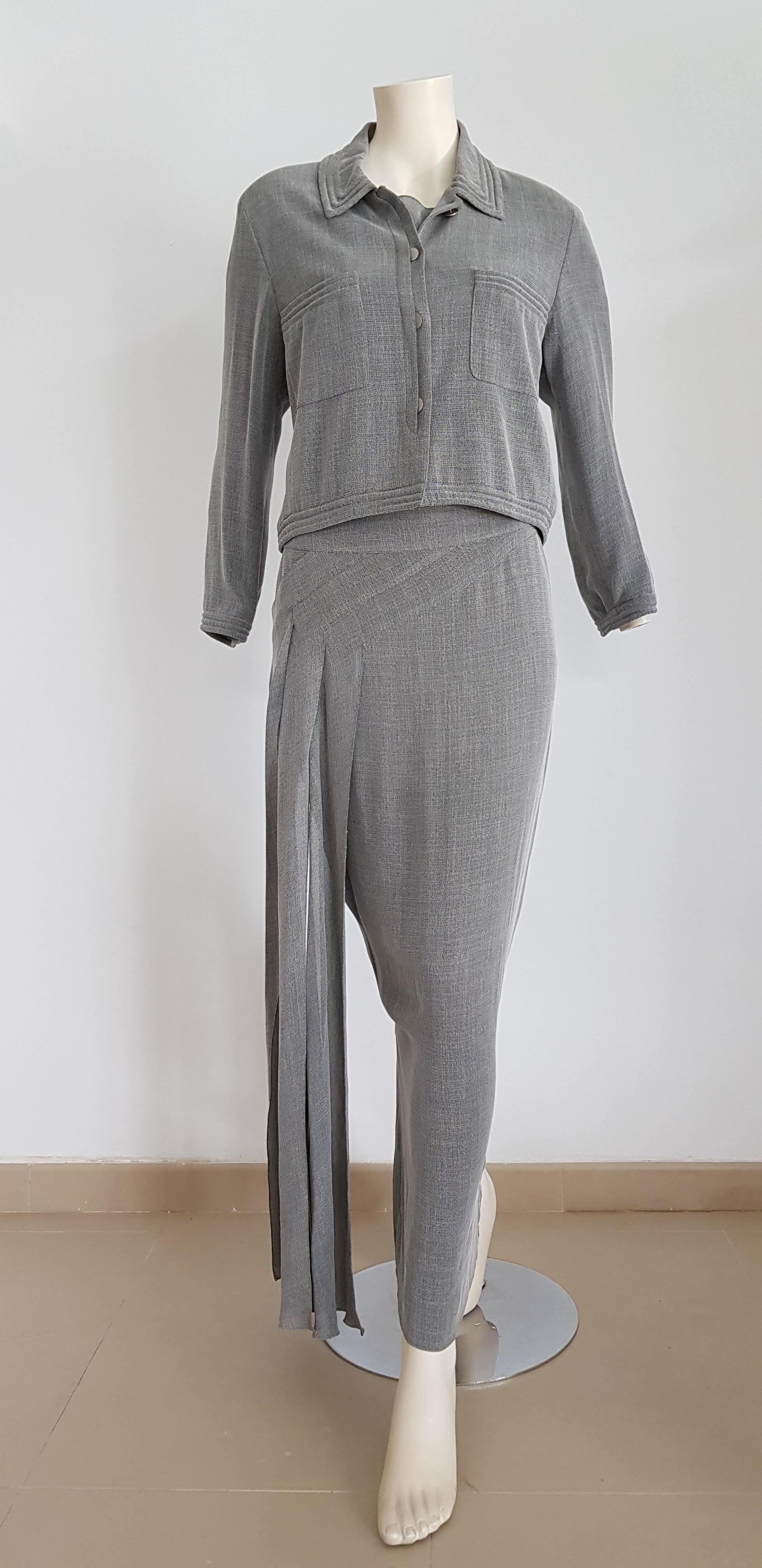 CHANEL Couture jacket and long dress Silk grey coktail suit - Unworn, New.

SIZE: equivalent to about Small / Medium, please review approx measurements as follows in cm. 
JACKET: lenght 55, chest underarm to underarm 48, bust circumference 96,