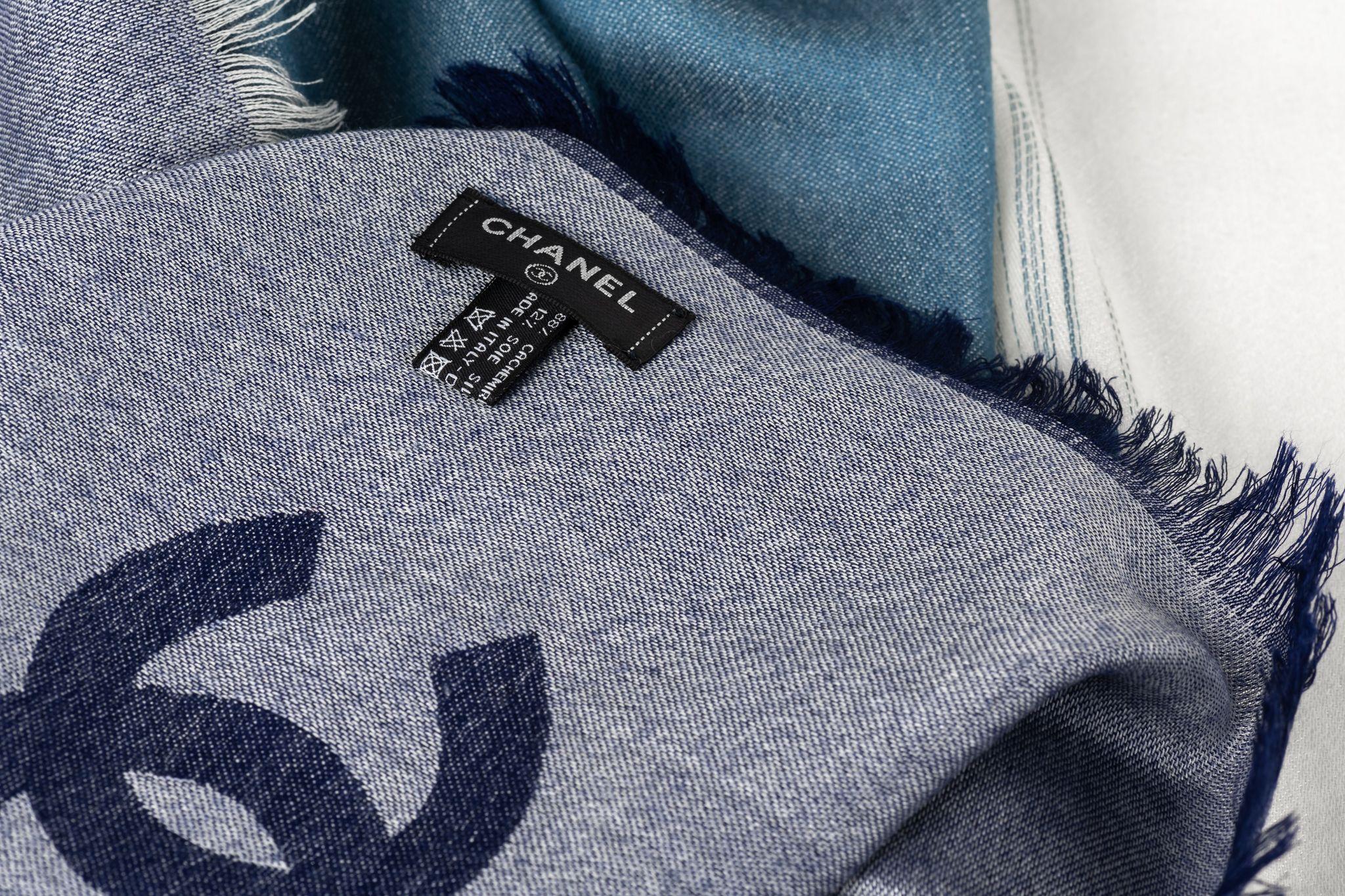 Degrade'' Kaschmirschal von Chanel (Grau) im Angebot
