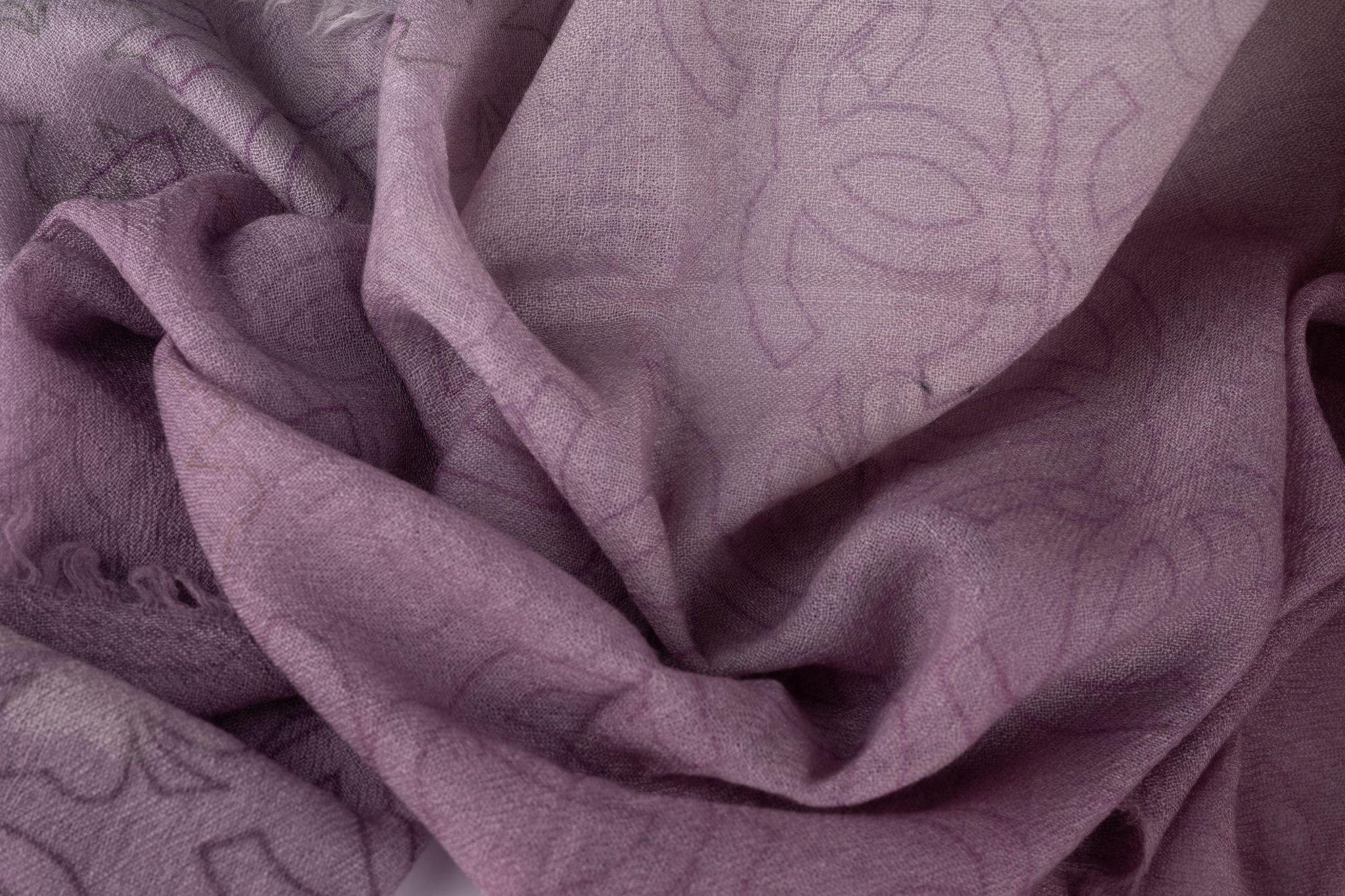 Marron Chanel New Degradè CC Châle en cachemire en vente