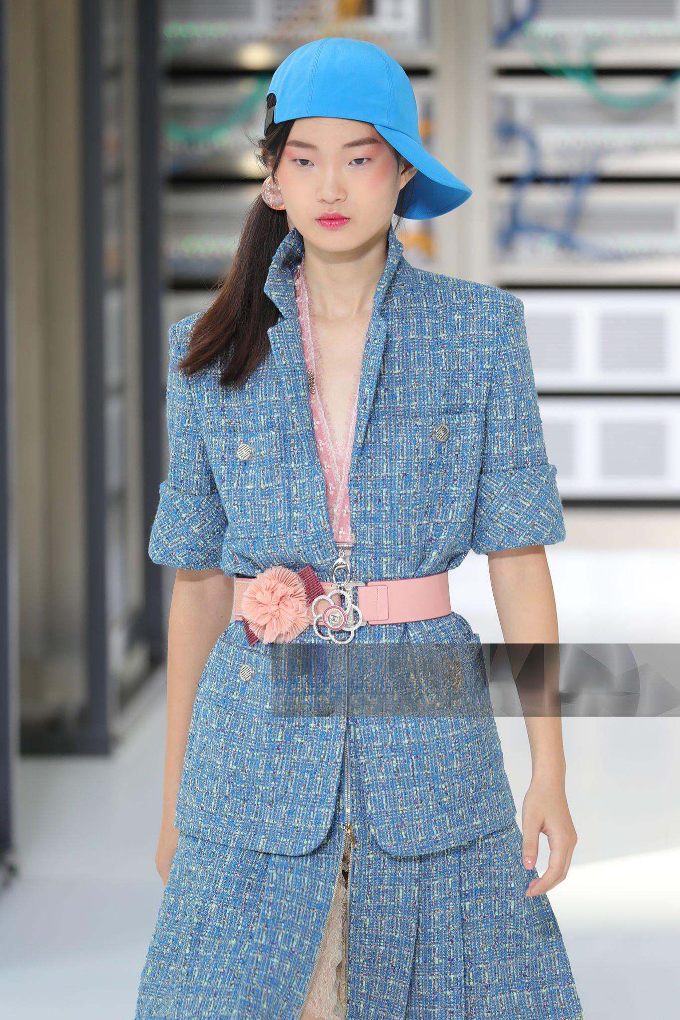 da uomo o donna Chanel Nuovo Rinascimento Digitale Giacca in tweed blu 42 FR in vendita