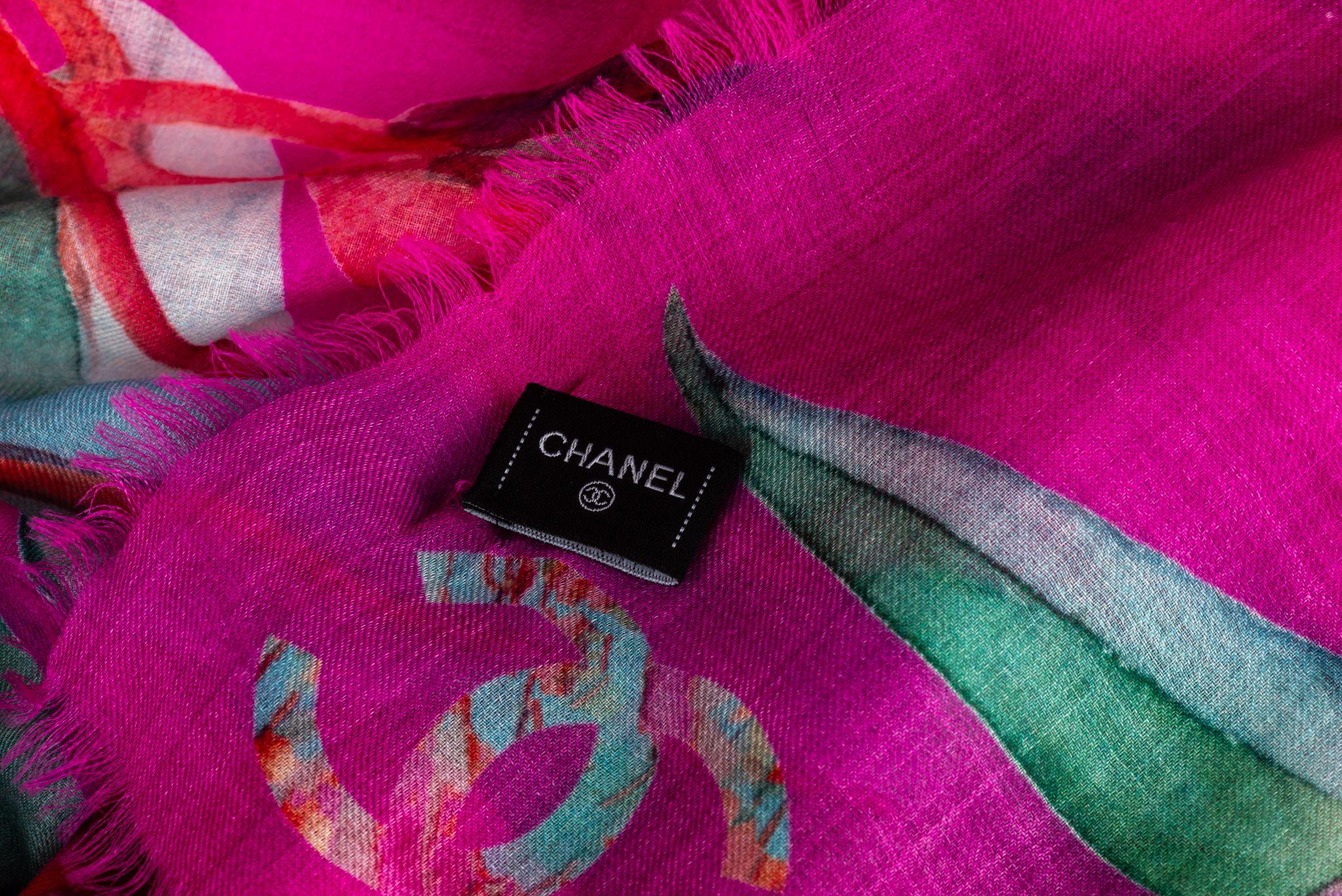 Chanel New Fuchsia Cashmere Shawl In New Condition For Sale In West Hollywood, CA