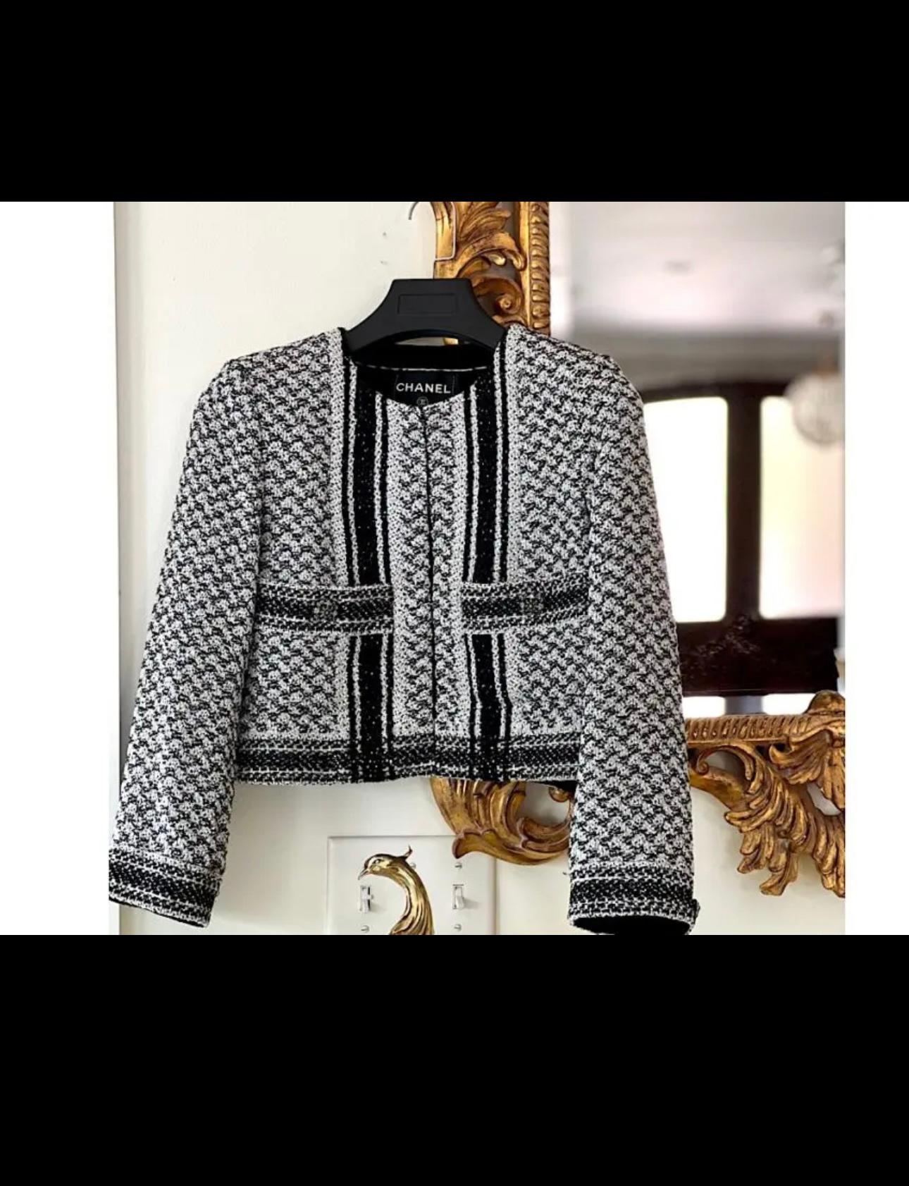 Chanel New Gigi Hadid Style Lesage Tweed Jacket en vente 12