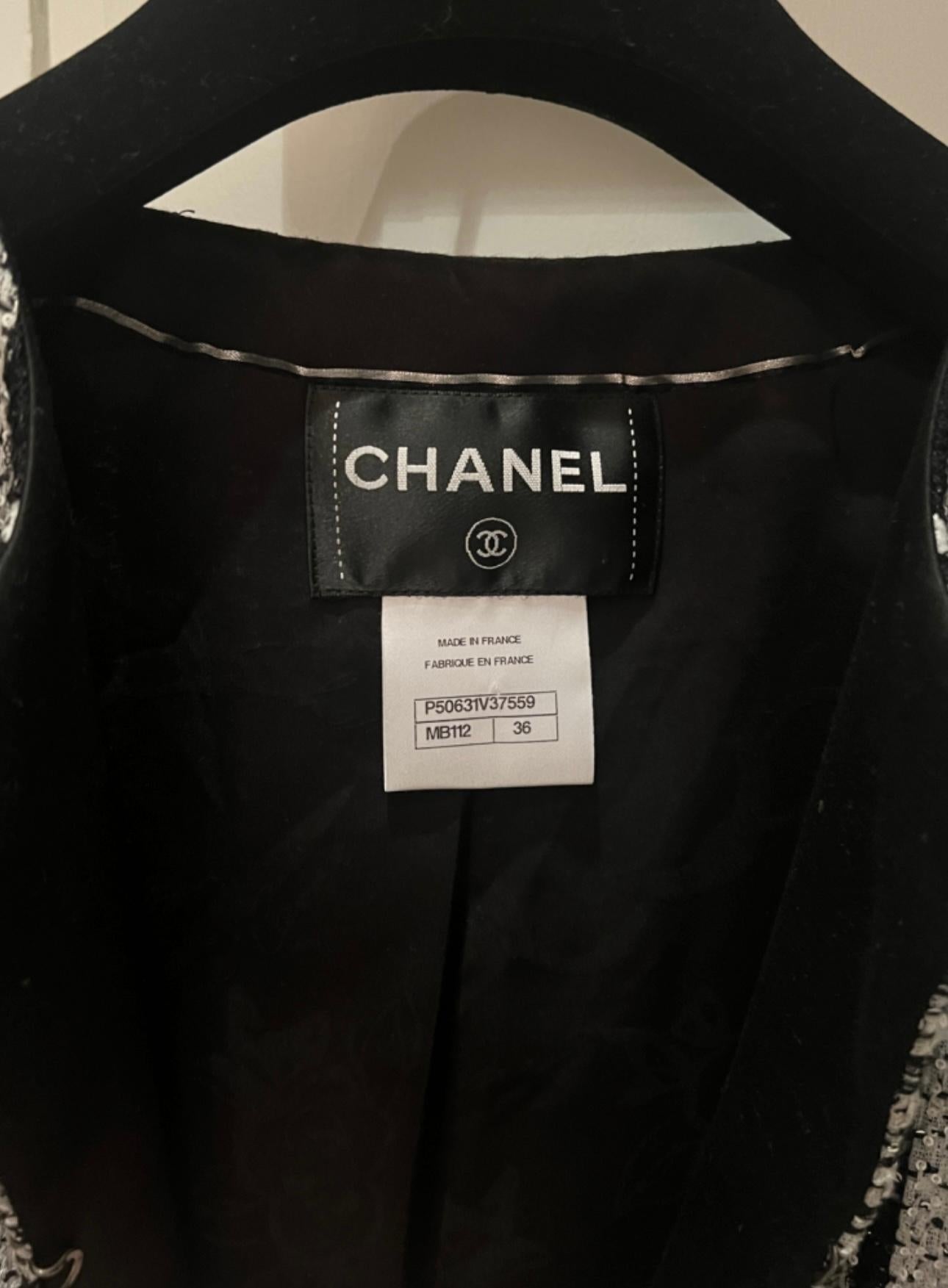 Chanel New Gigi Hadid Style Lesage Tweed Jacket en vente 13
