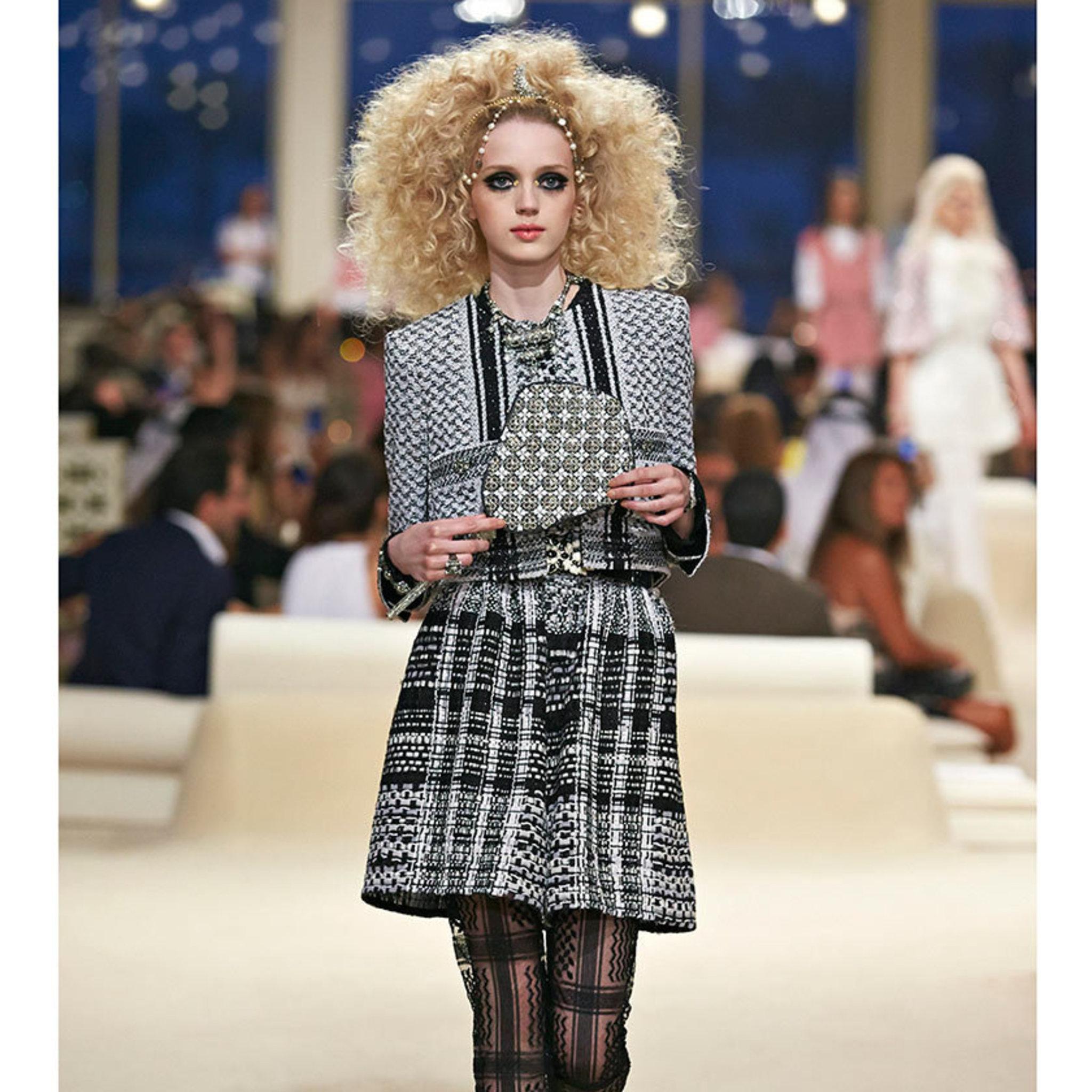 Chanel New Gigi Hadid Style Lesage Tweed Jacket en vente 1