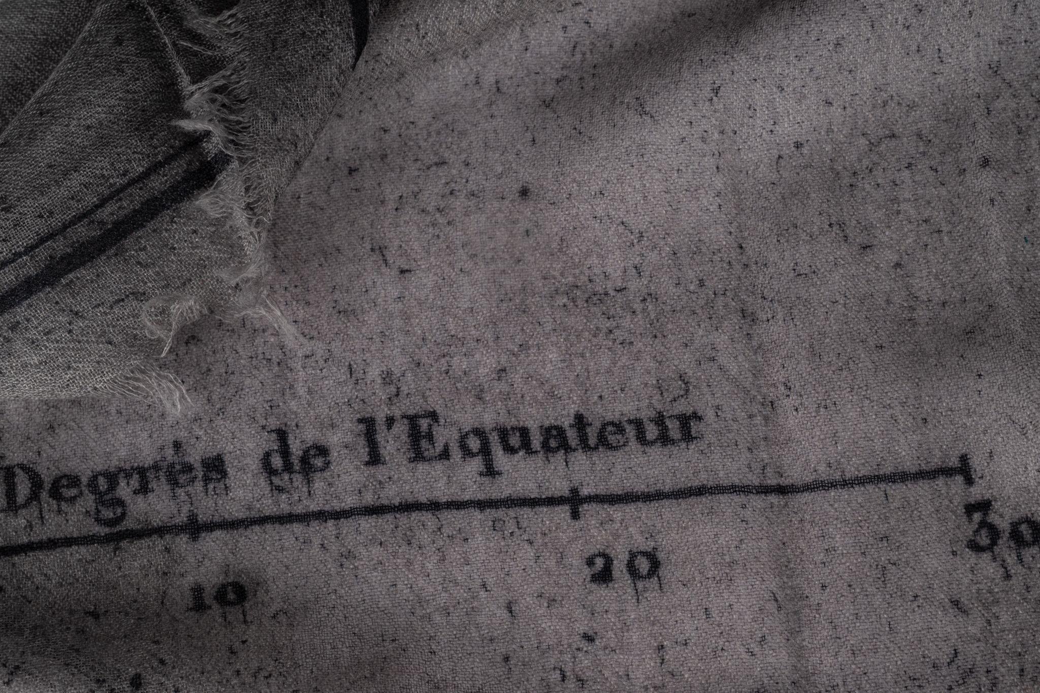 Chal Chanel Nuevo Mapa Gris Cachemira en venta 2