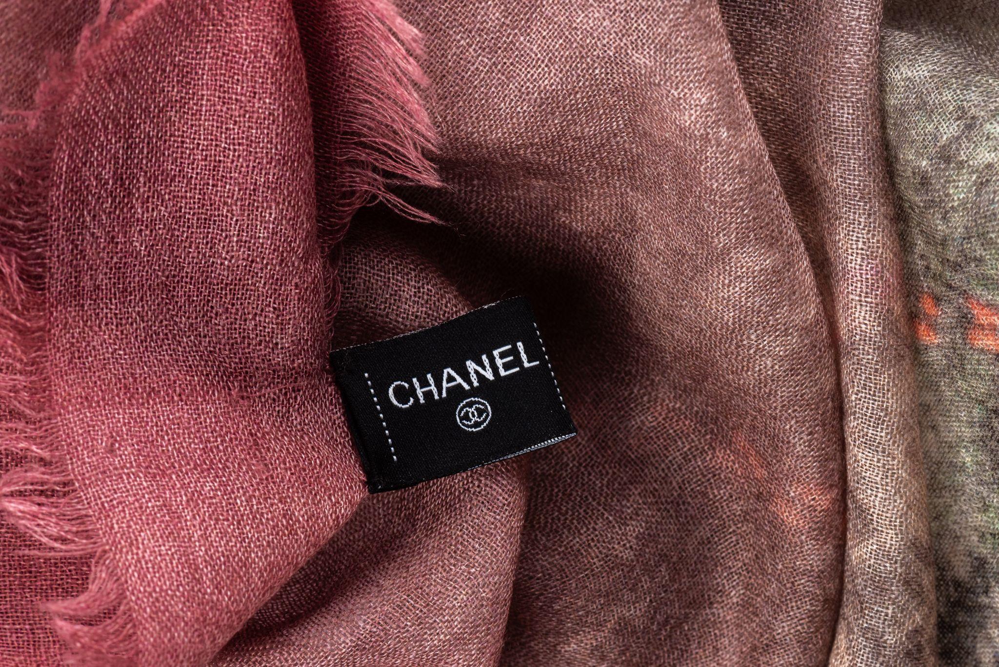 Chanel New Green Tartan Cashmere Shawl In New Condition For Sale In West Hollywood, CA