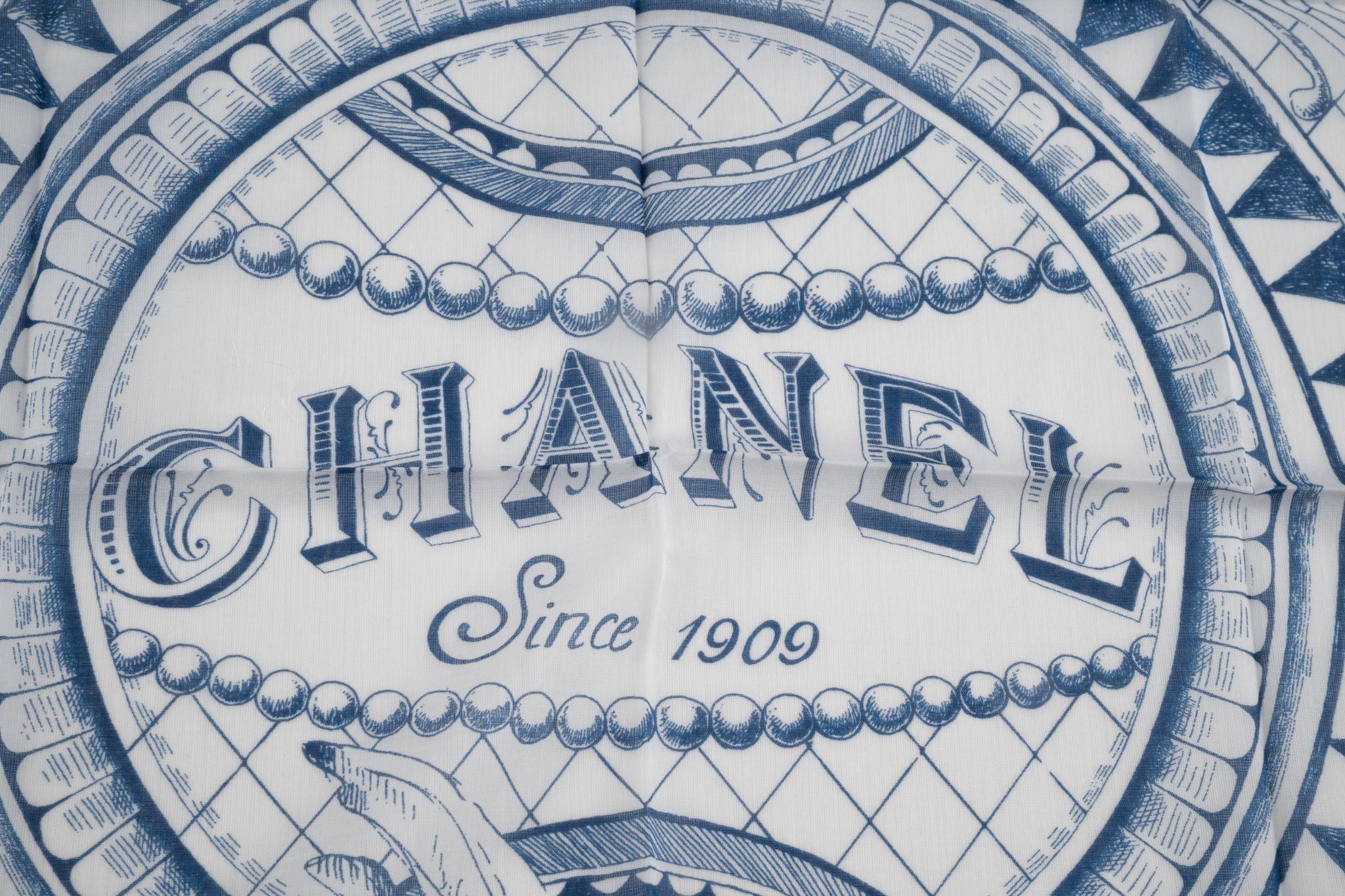 Chanel New Havanna Cuba Schal Weiß Blau im Angebot 1