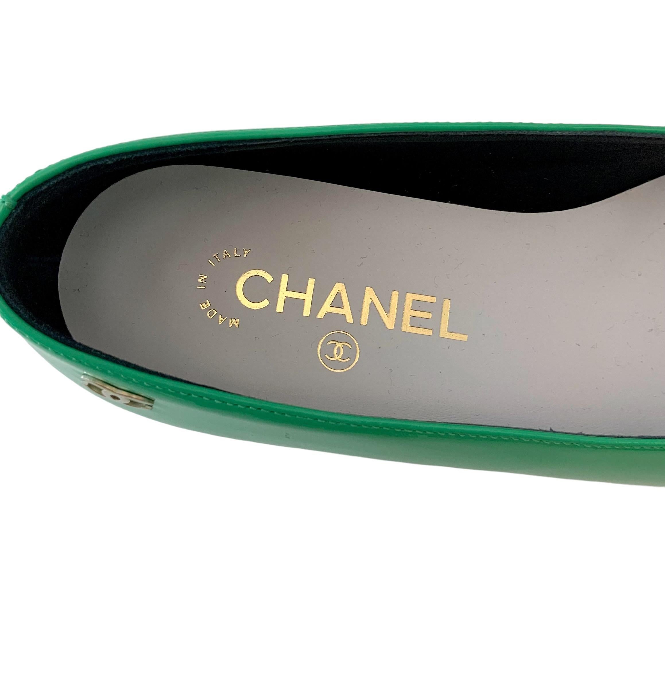 Chanel New Hot Green and Black Patent Ballerinas  In Excellent Condition In Geneva, CH