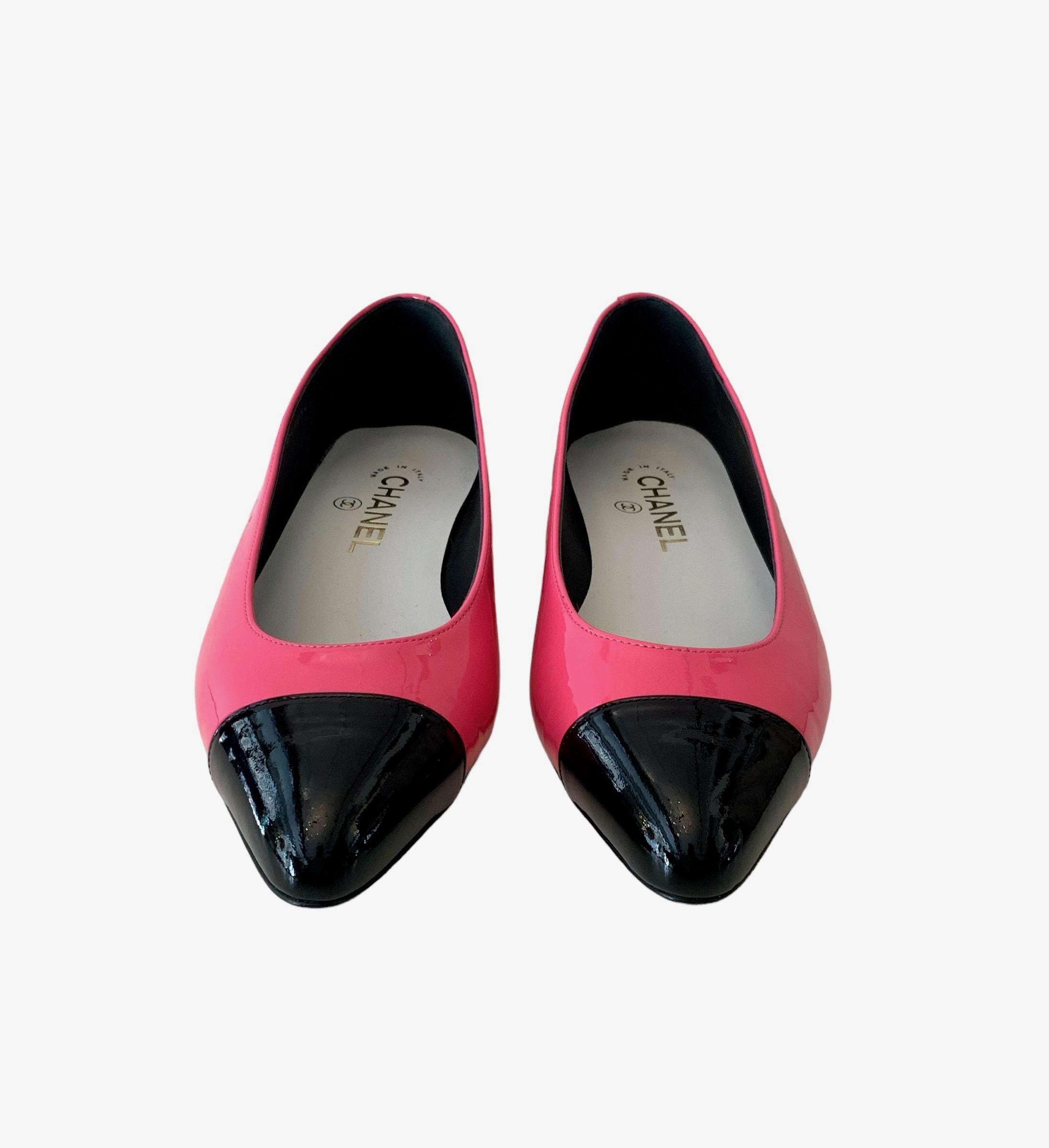 Chanel Neue heiße rosa und schwarze Lack-Ballerinas  im Angebot 1