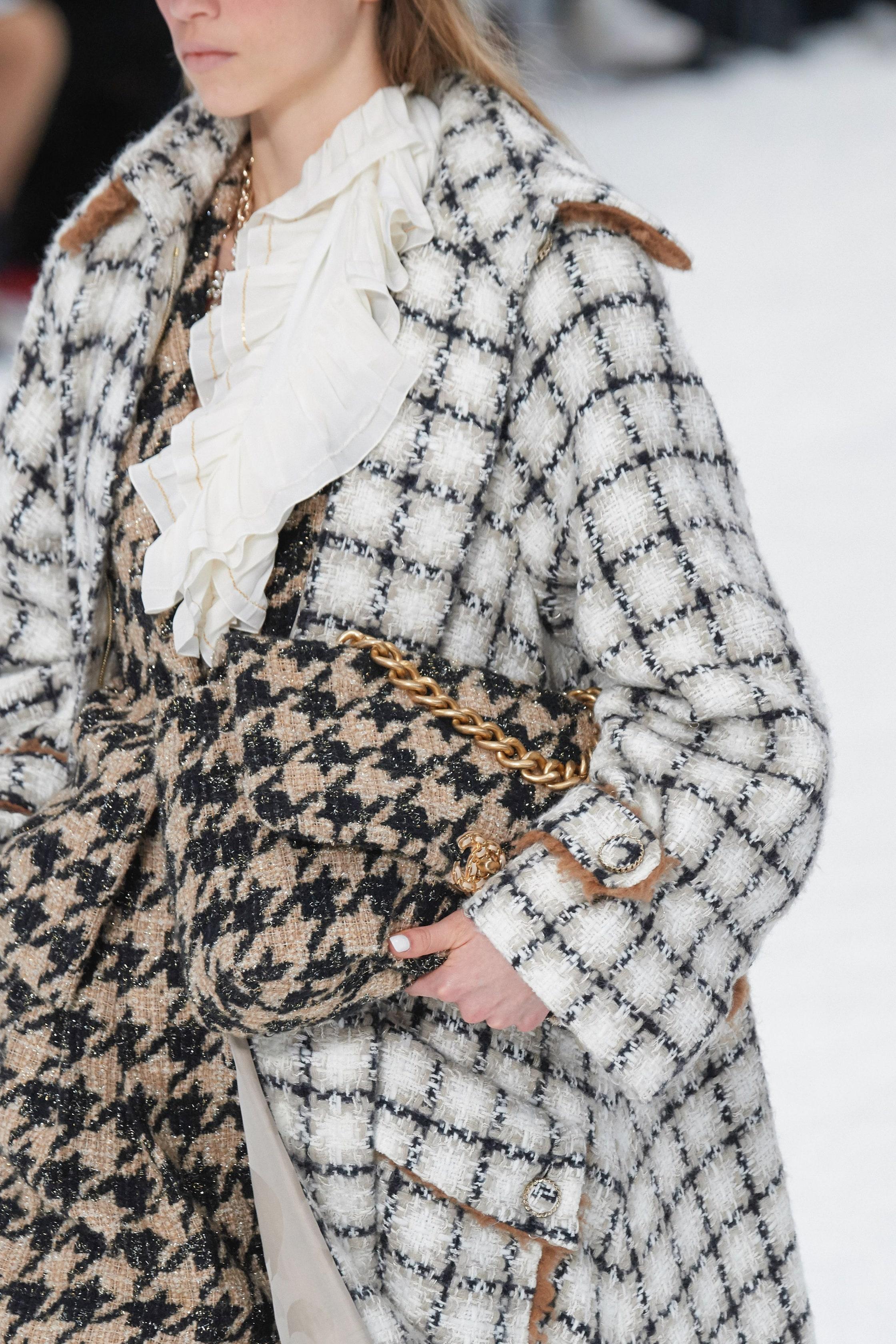 Black Chanel New Iconic 2019 Fall Houndstooth Tweed Jacket 34 FR