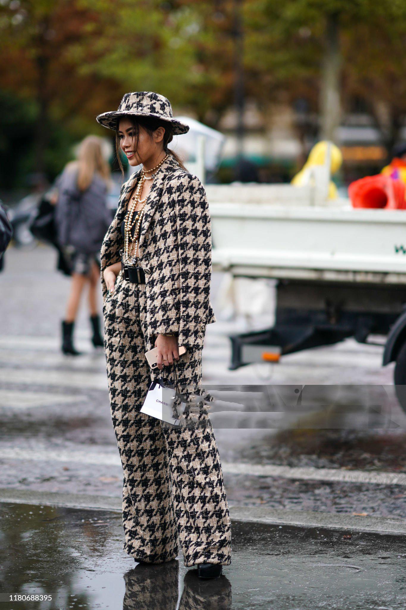 Chanel New Iconic 2019 Fall Houndstooth Tweed Jacket 34 FR 2