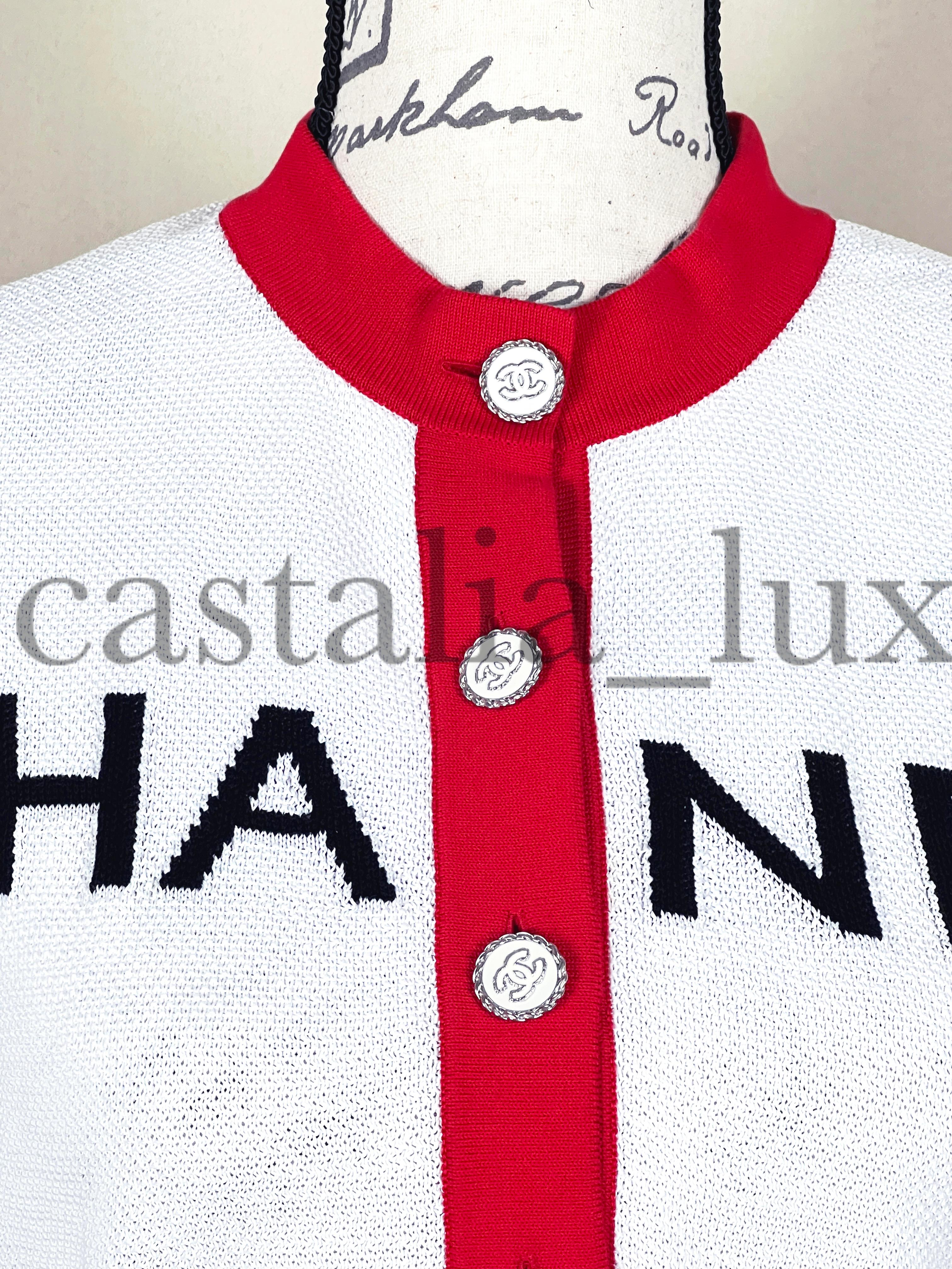 Chanel New Iconic 2019 Spring Logo Runway Cardigan en vente 10